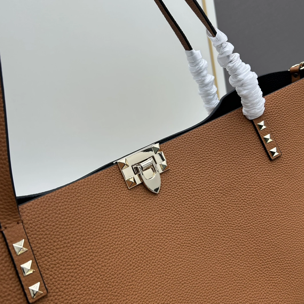 Valentino AAA Quality Shoulder Bags For Women Compact 122