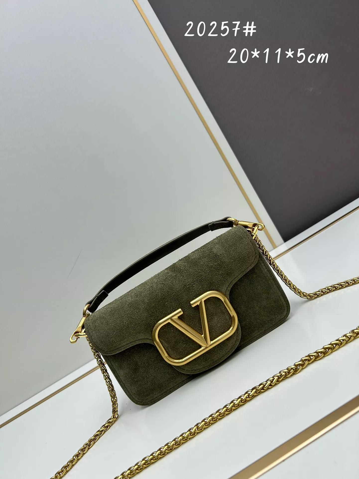 Valentino AAA Quality Shoulder Bags For Women EyeCatching 8362
