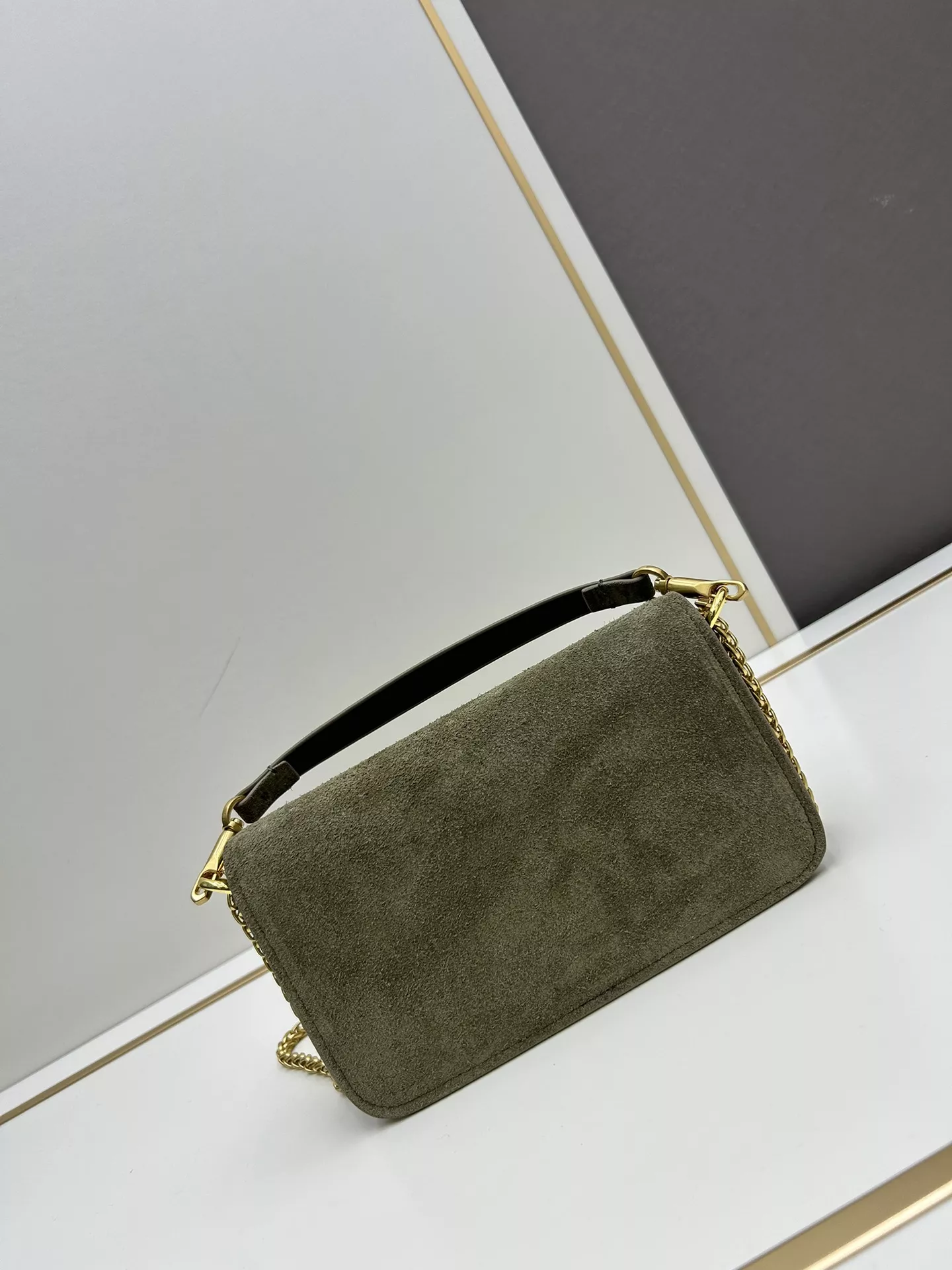 Valentino AAA Quality Shoulder Bags For Women EyeCatching 8362