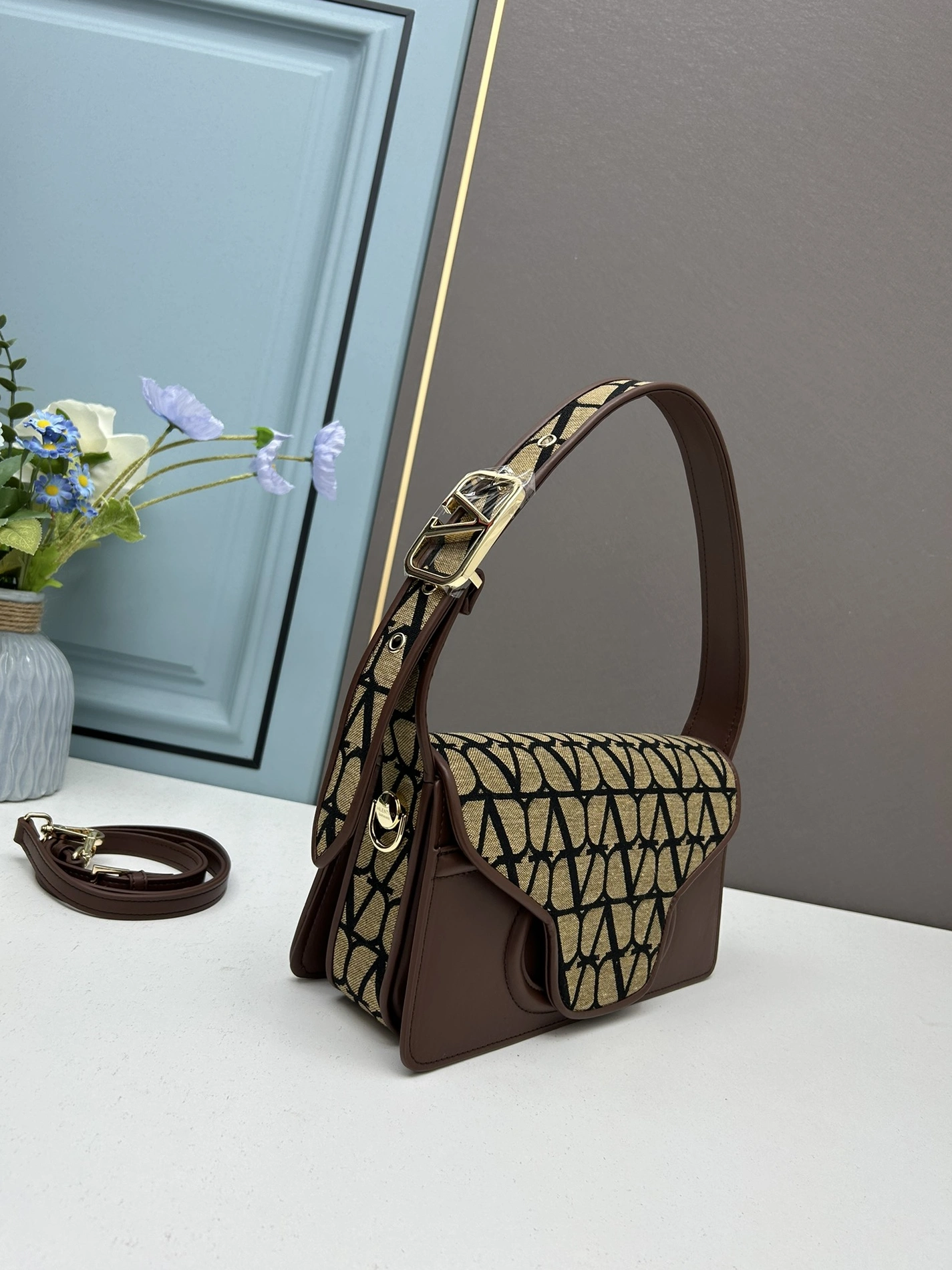 Valentino AAA Quality Shoulder Bags For Women Flexible 3670