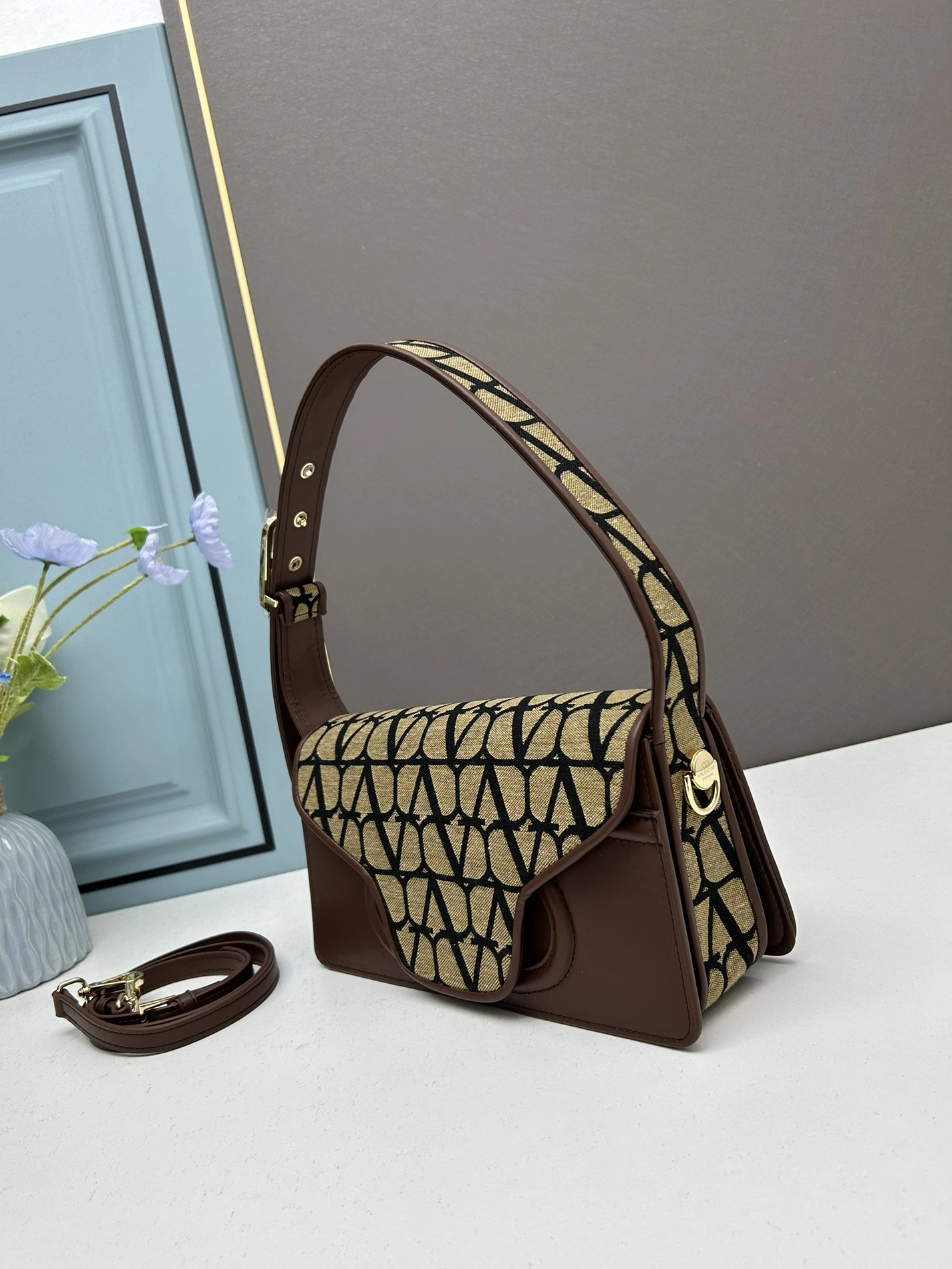 Valentino AAA Quality Shoulder Bags For Women Flexible 3670