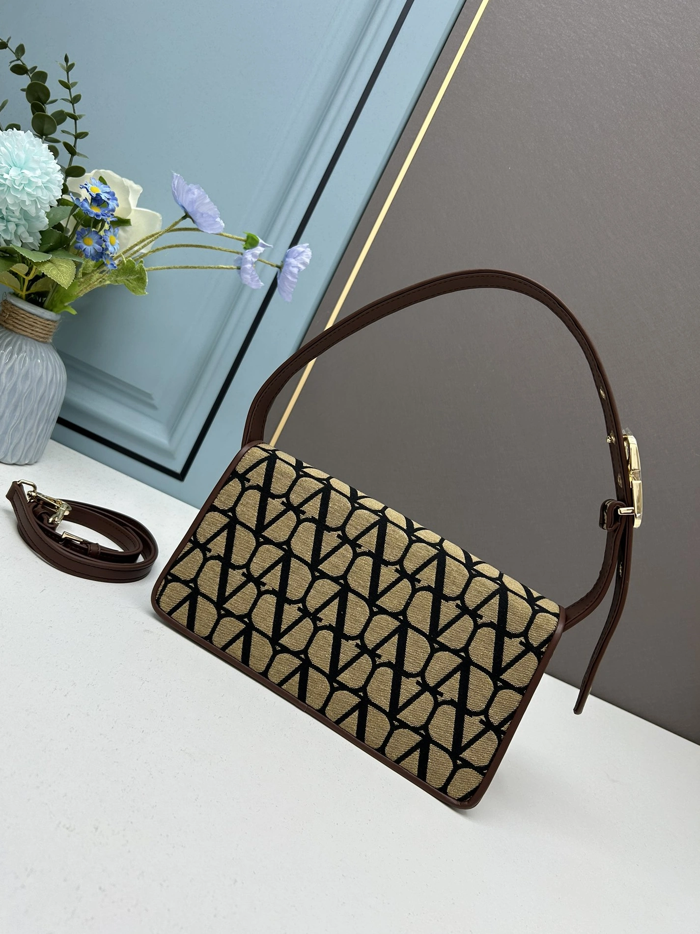 Valentino AAA Quality Shoulder Bags For Women Flexible 3670