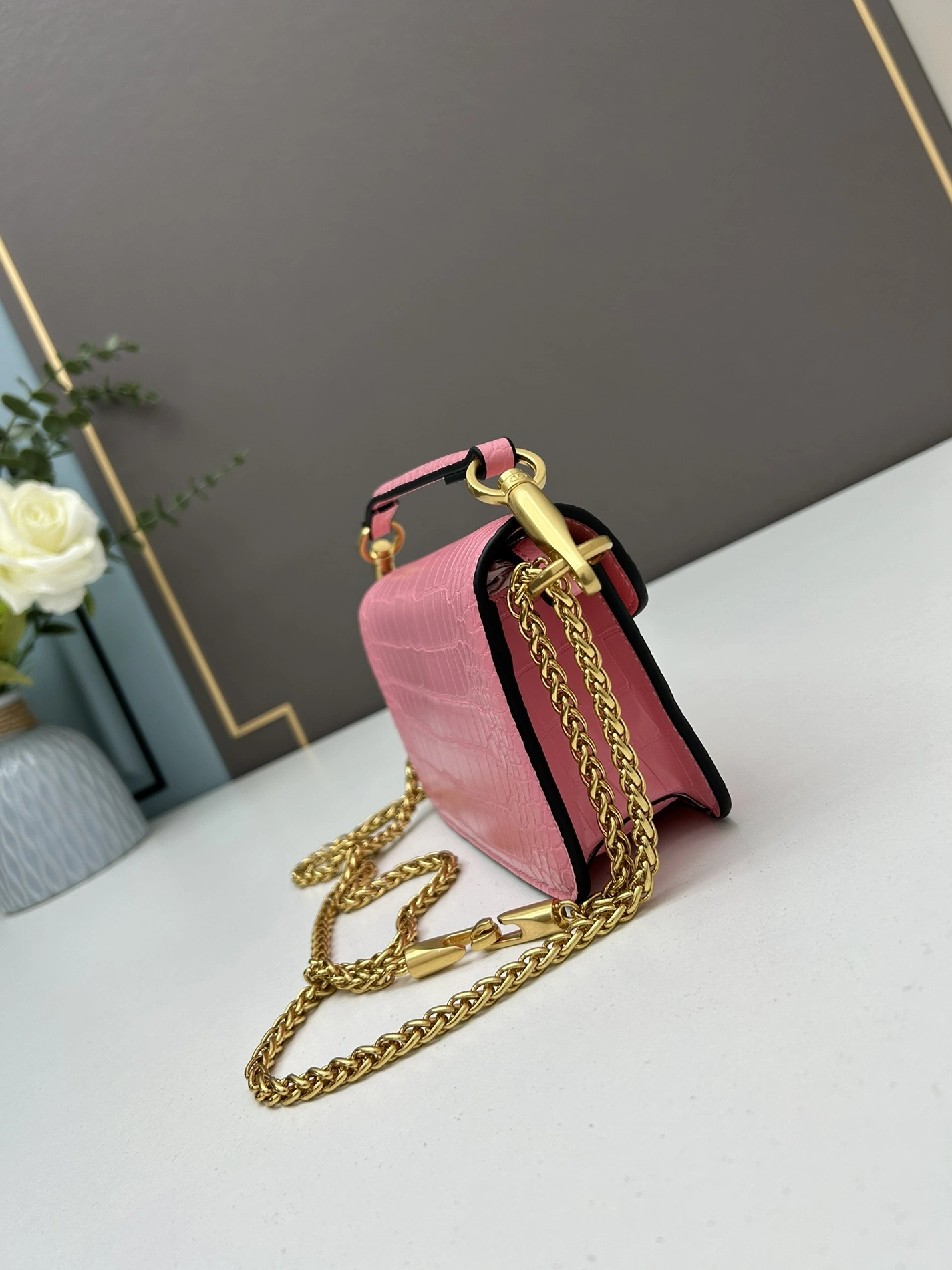 Valentino AAA Quality Shoulder Bags For Women Lightweight 9293