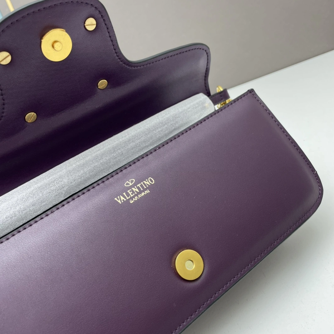 Valentino AAA Quality Shoulder Bags For Women Resilient 8022