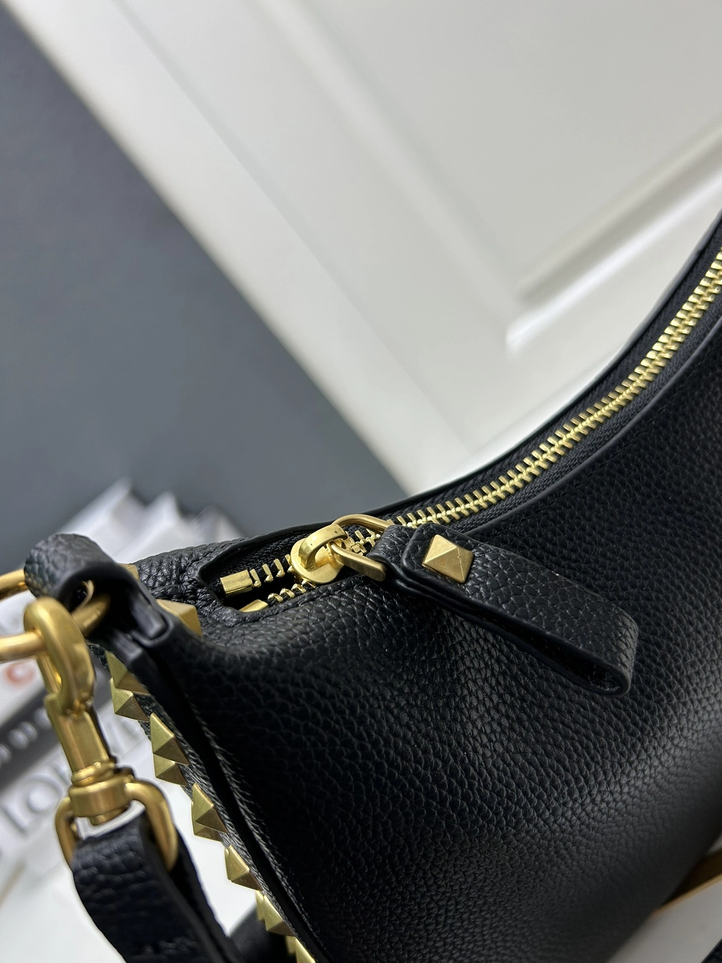 Valentino AAA Quality Shoulder Bags For Women Resilient 8085