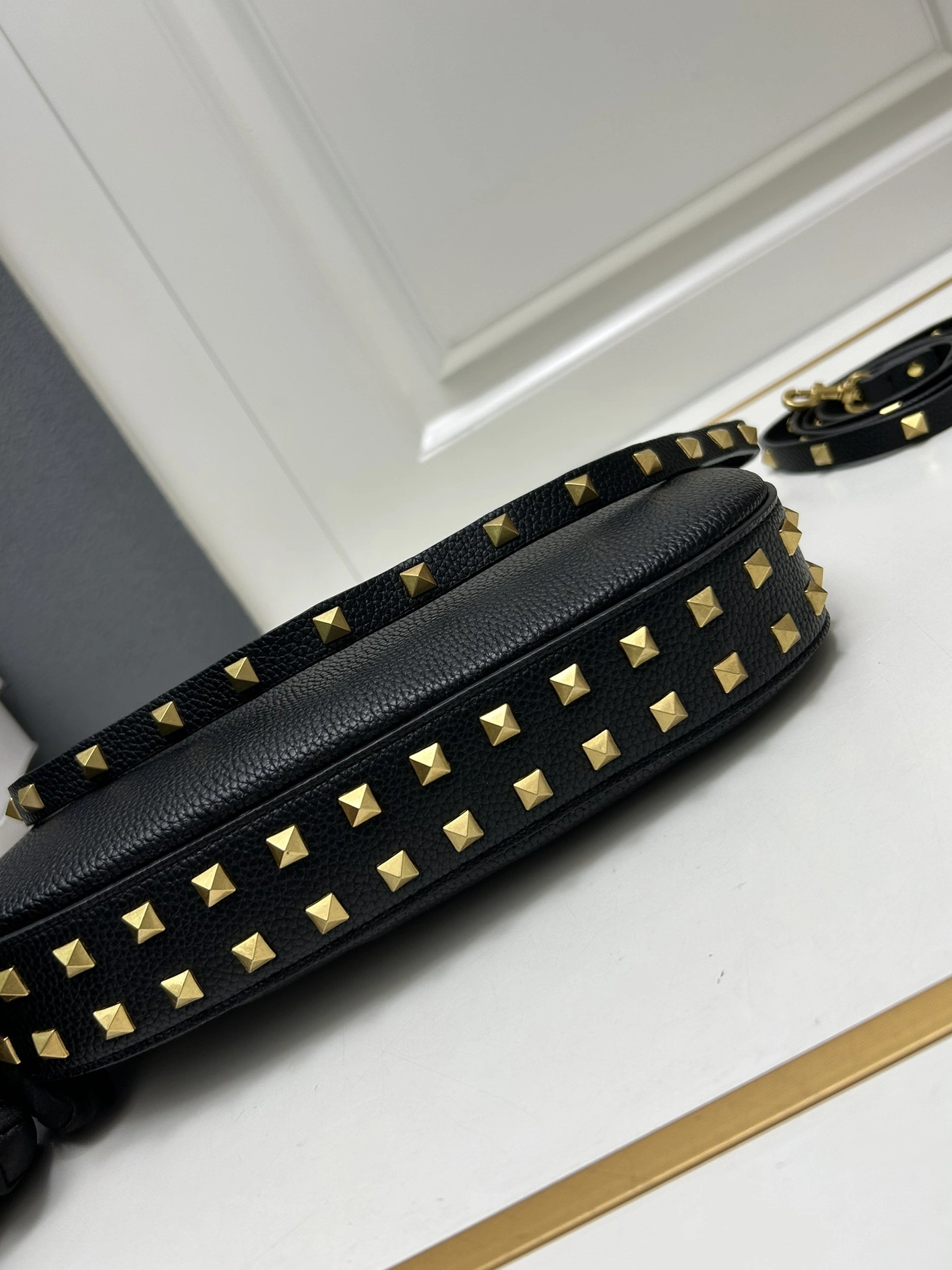 Valentino AAA Quality Shoulder Bags For Women Resilient 8085