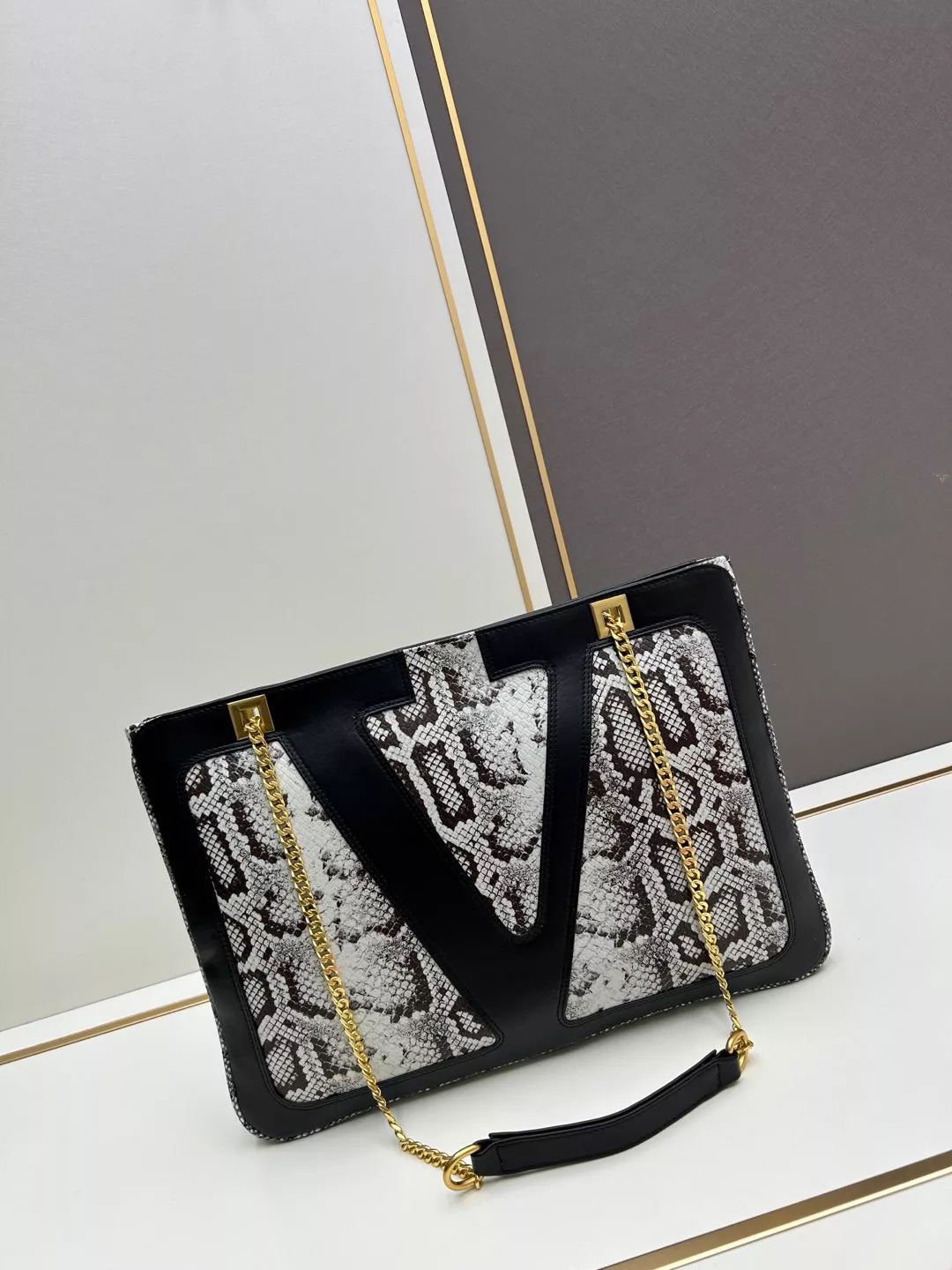 Valentino AAA Quality Shoulder Bags For Women Resilient 8780
