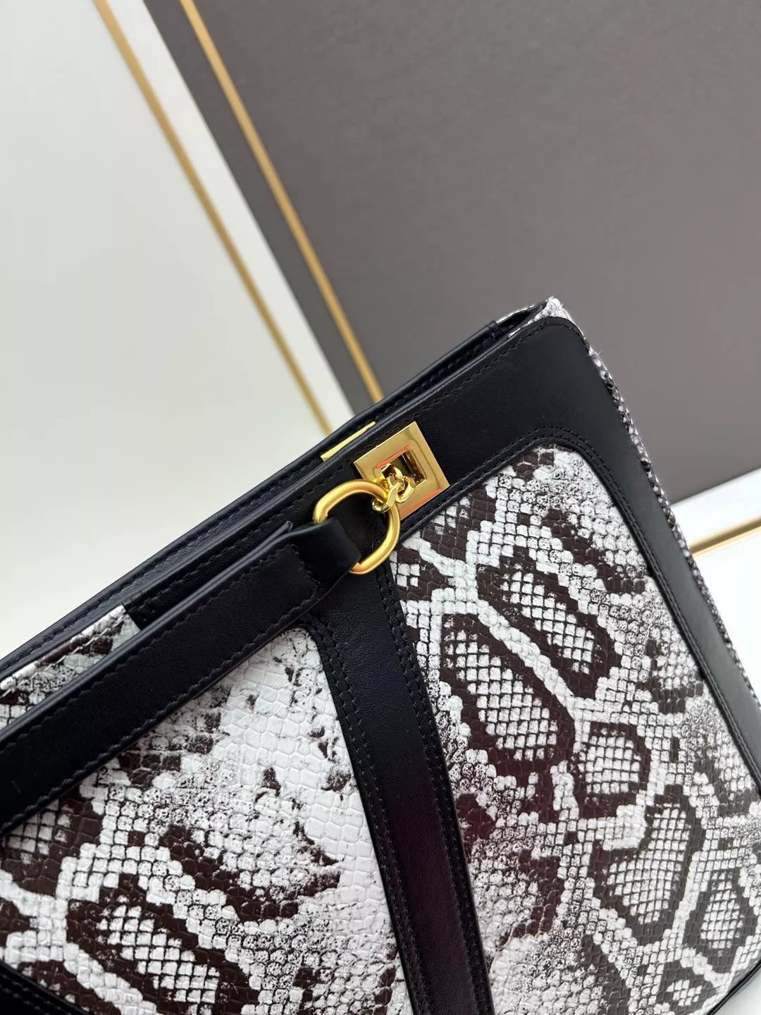 Valentino AAA Quality Shoulder Bags For Women Resilient 8780