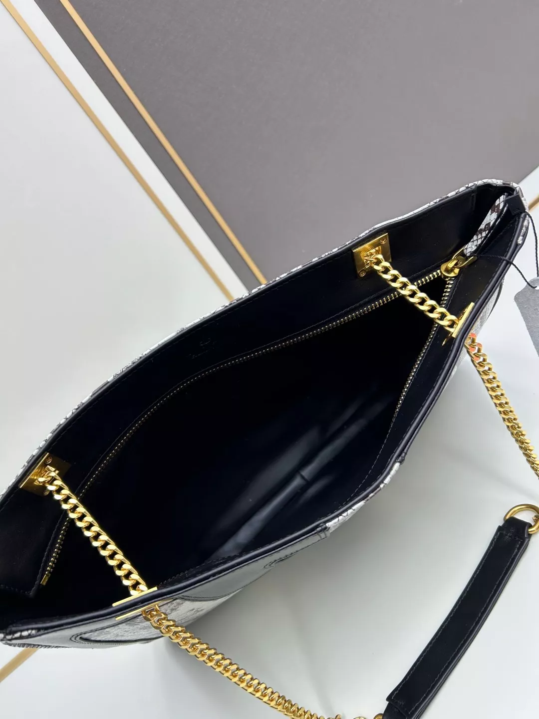 Valentino AAA Quality Shoulder Bags For Women Resilient 8780