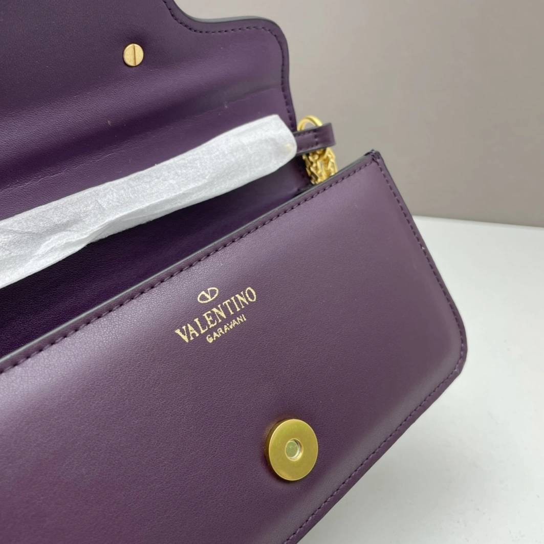 Valentino AAA Quality Shoulder Bags For Women Sleek 8041
