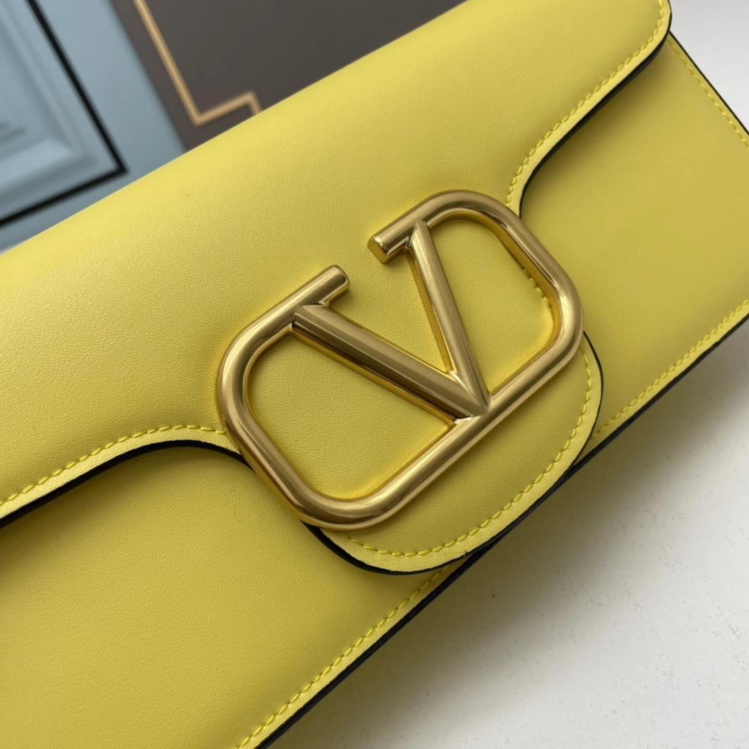 Valentino AAA Quality Shoulder Bags For Women StreetReady 7607