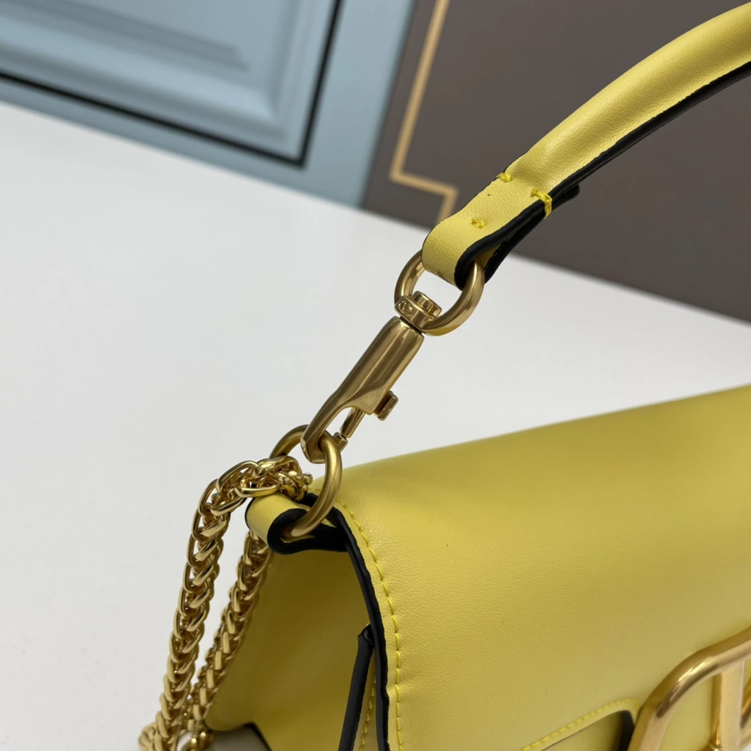 Valentino AAA Quality Shoulder Bags For Women StreetReady 7607