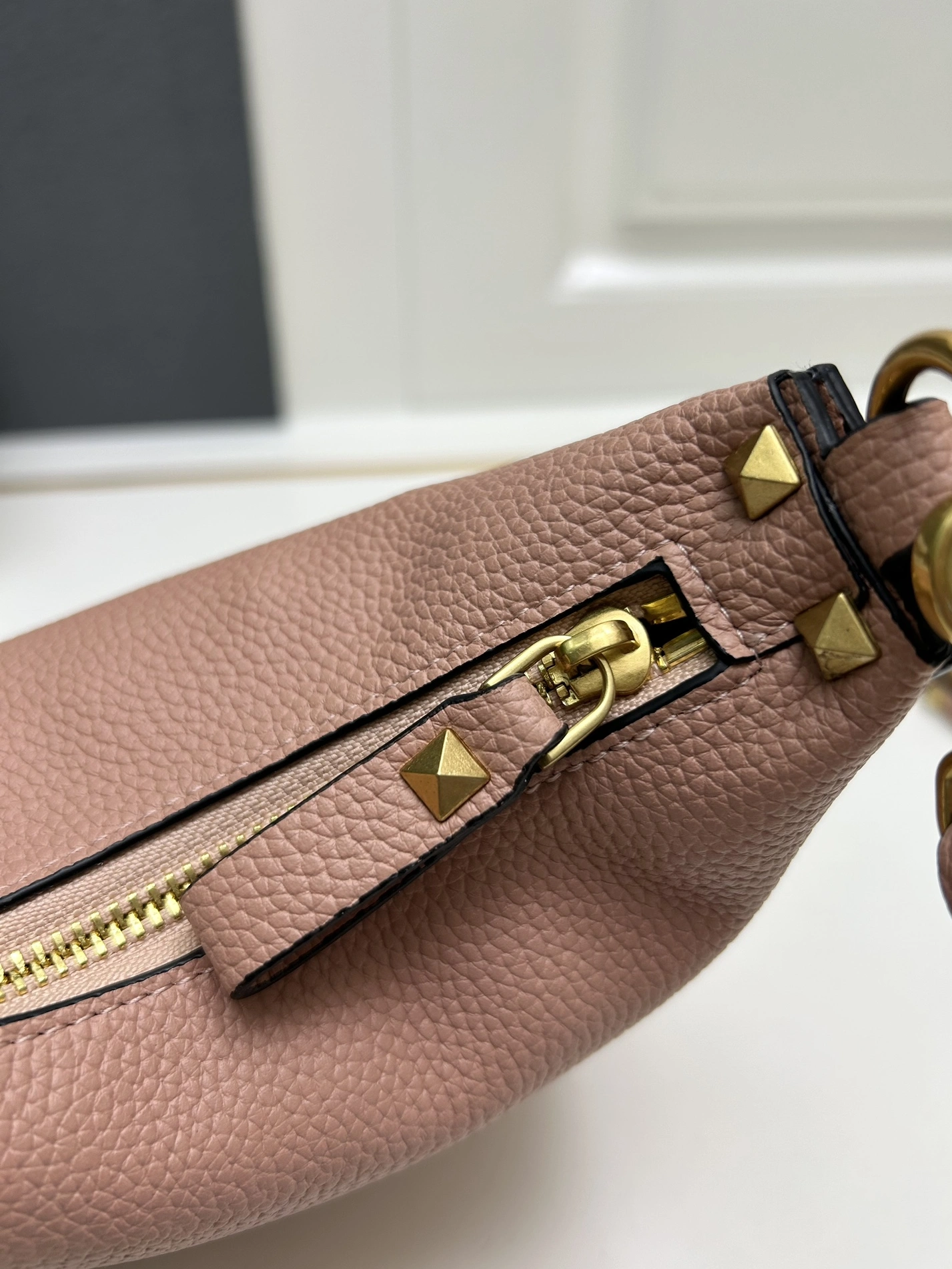 Valentino AAA Quality Shoulder Bags For Women Versatile 2301