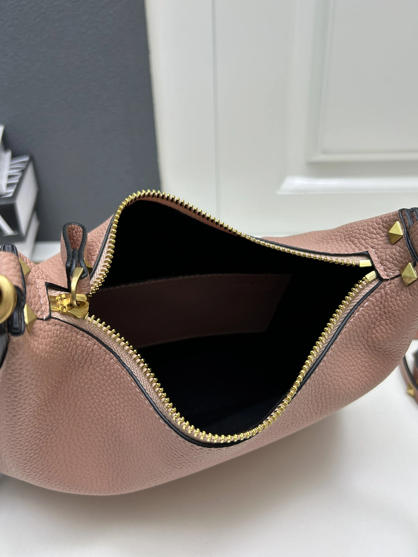 Valentino AAA Quality Shoulder Bags For Women Versatile 2301