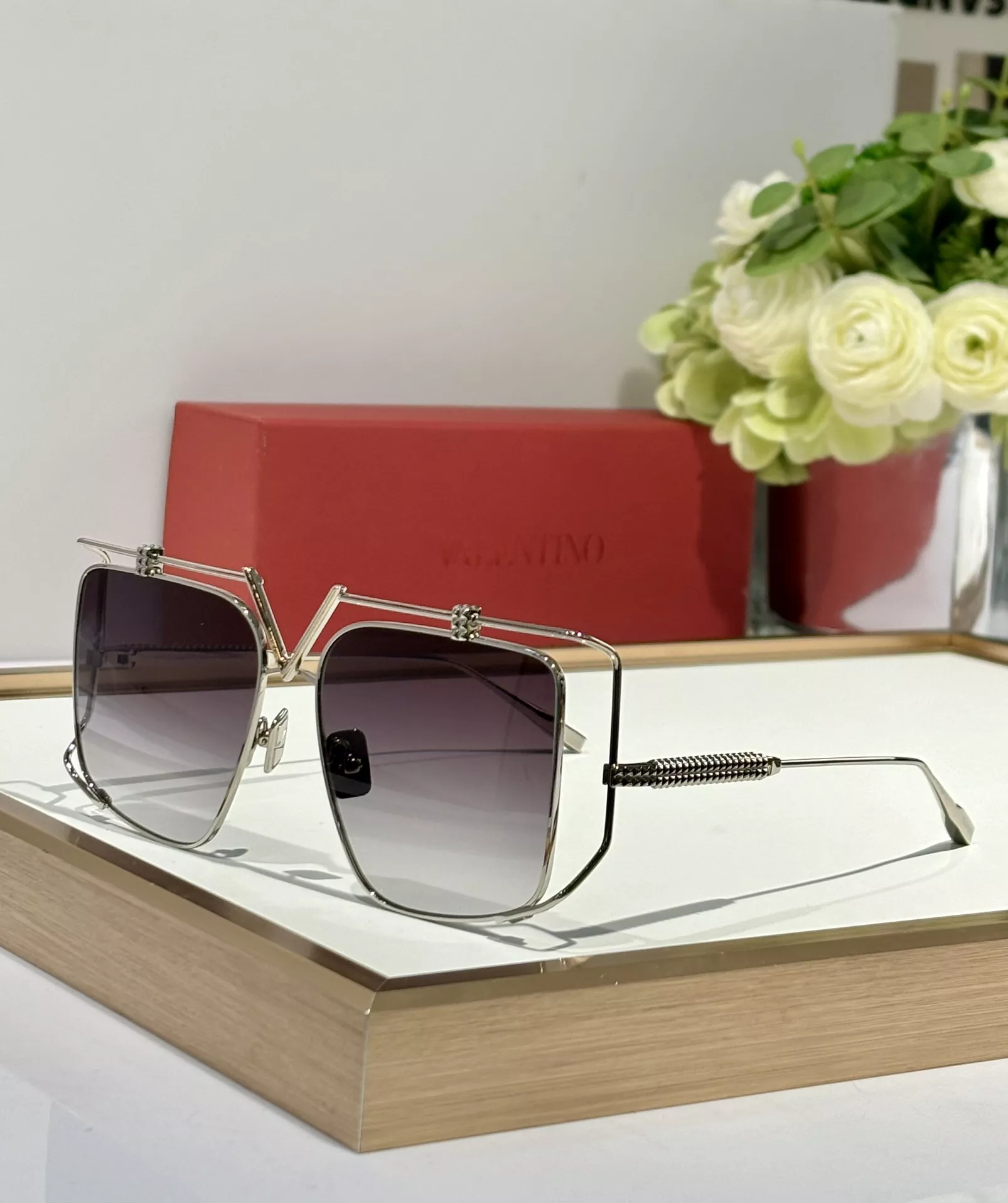 Valentino AAA Quality Sunglasses Elegant 5050