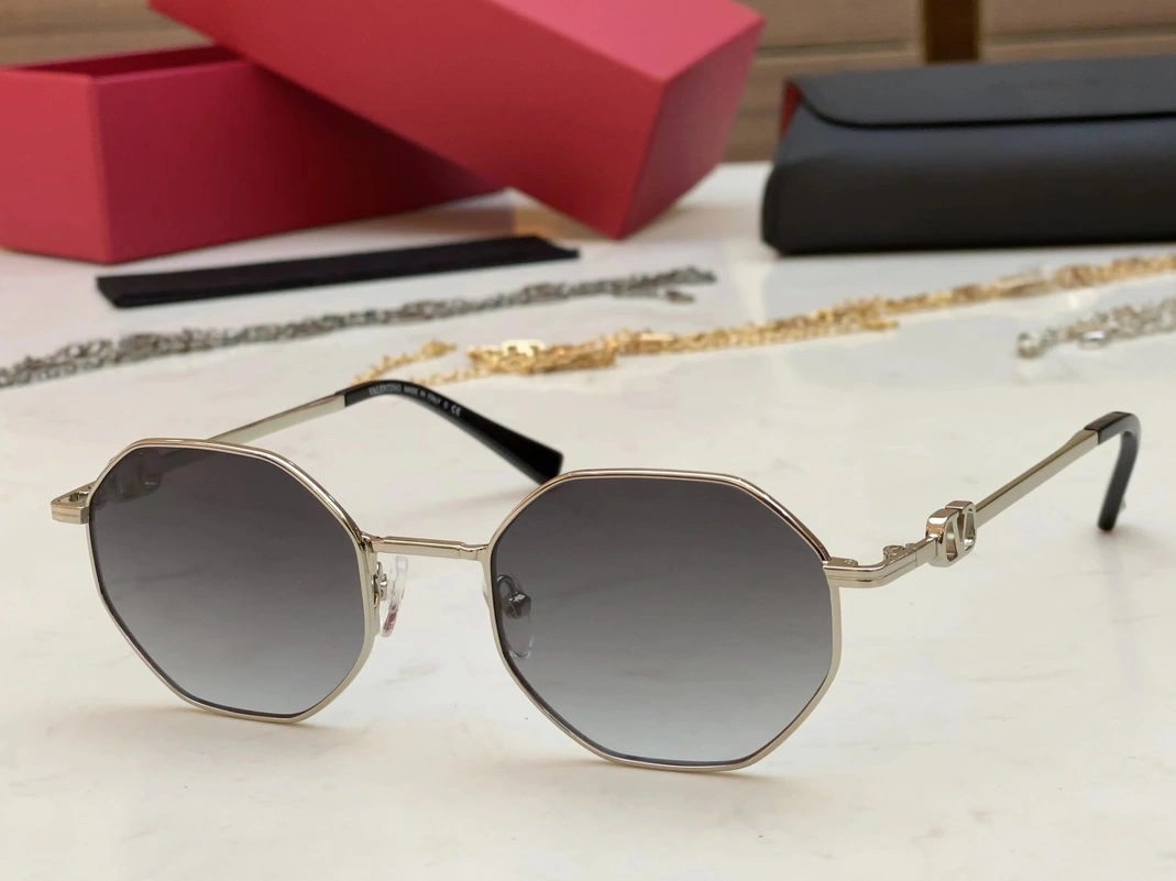 Valentino AAA Quality Sunglasses Sleek 8590