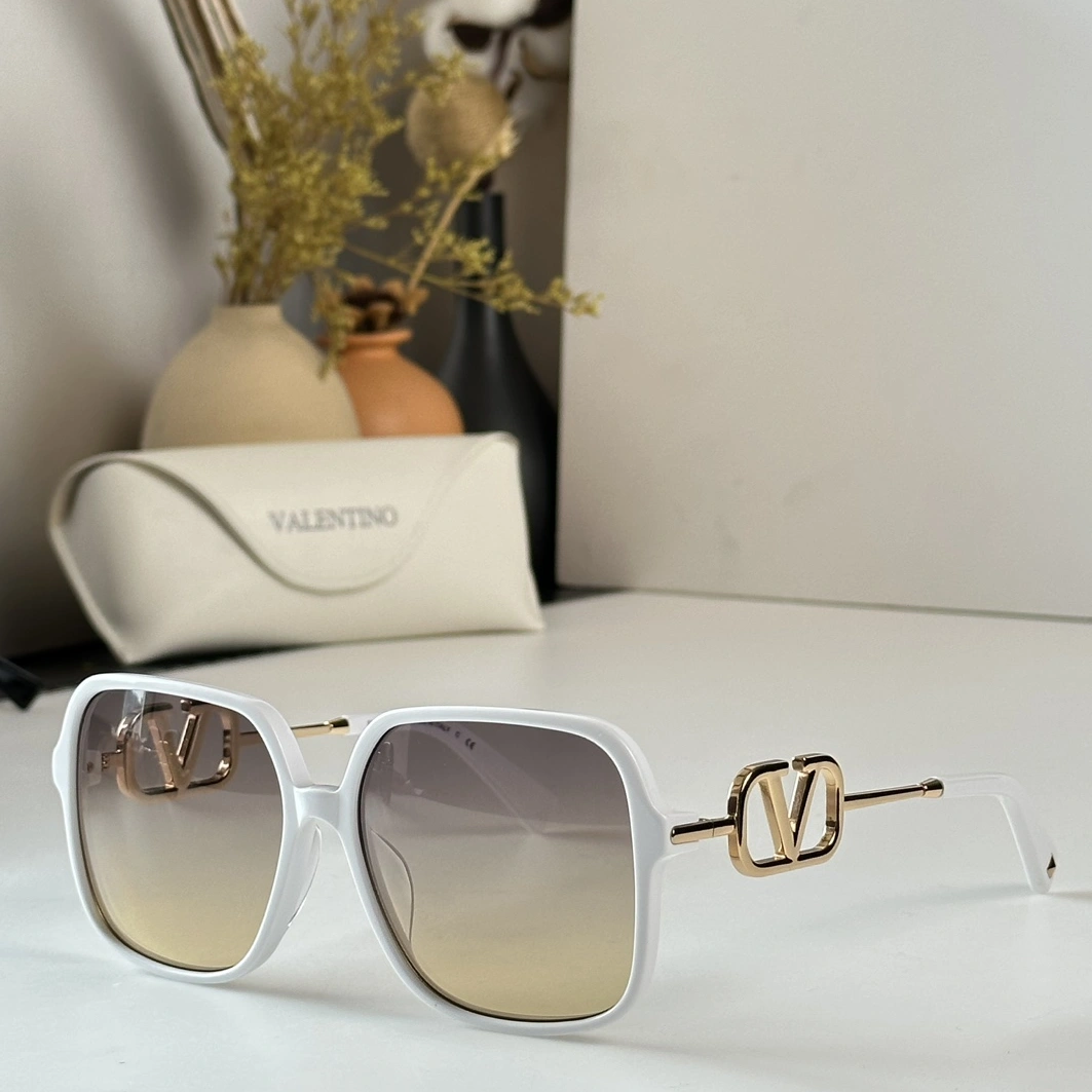 Valentino AAA Quality Sunglasses Stylish 7686