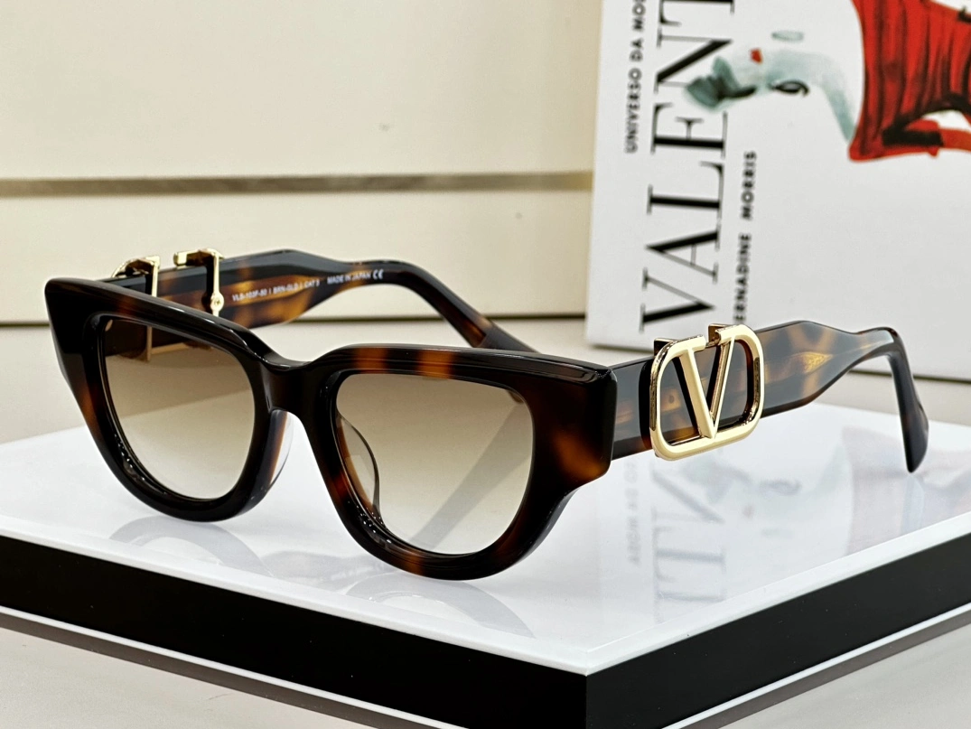 Valentino AAA Quality Sunglasses Versatile 7107