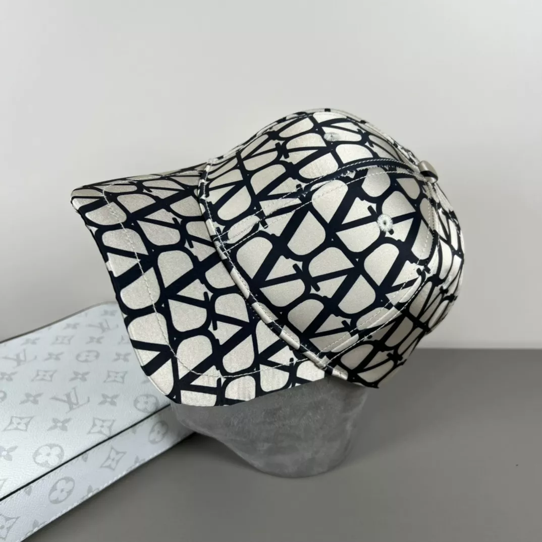 Valentino Caps DailyWear 9663