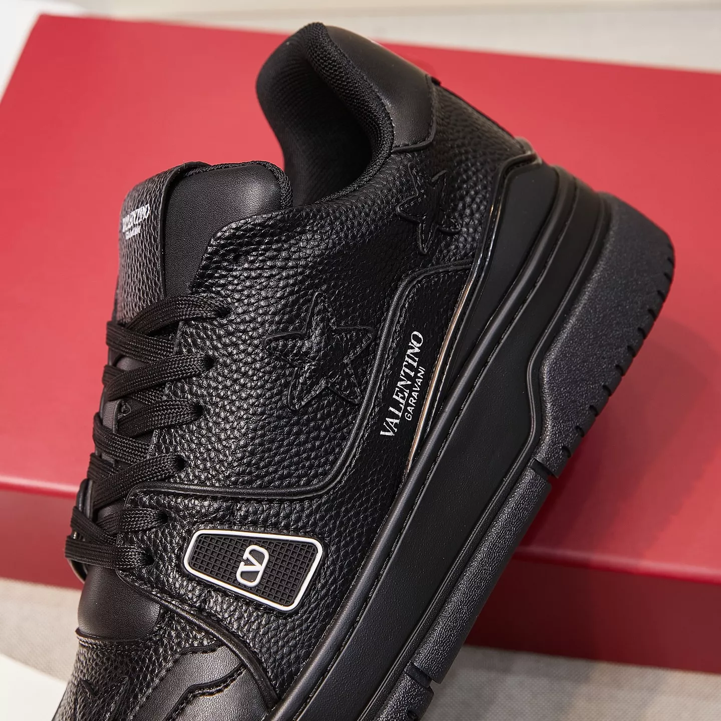 Valentino Casual Shoes For Men Durable 7007