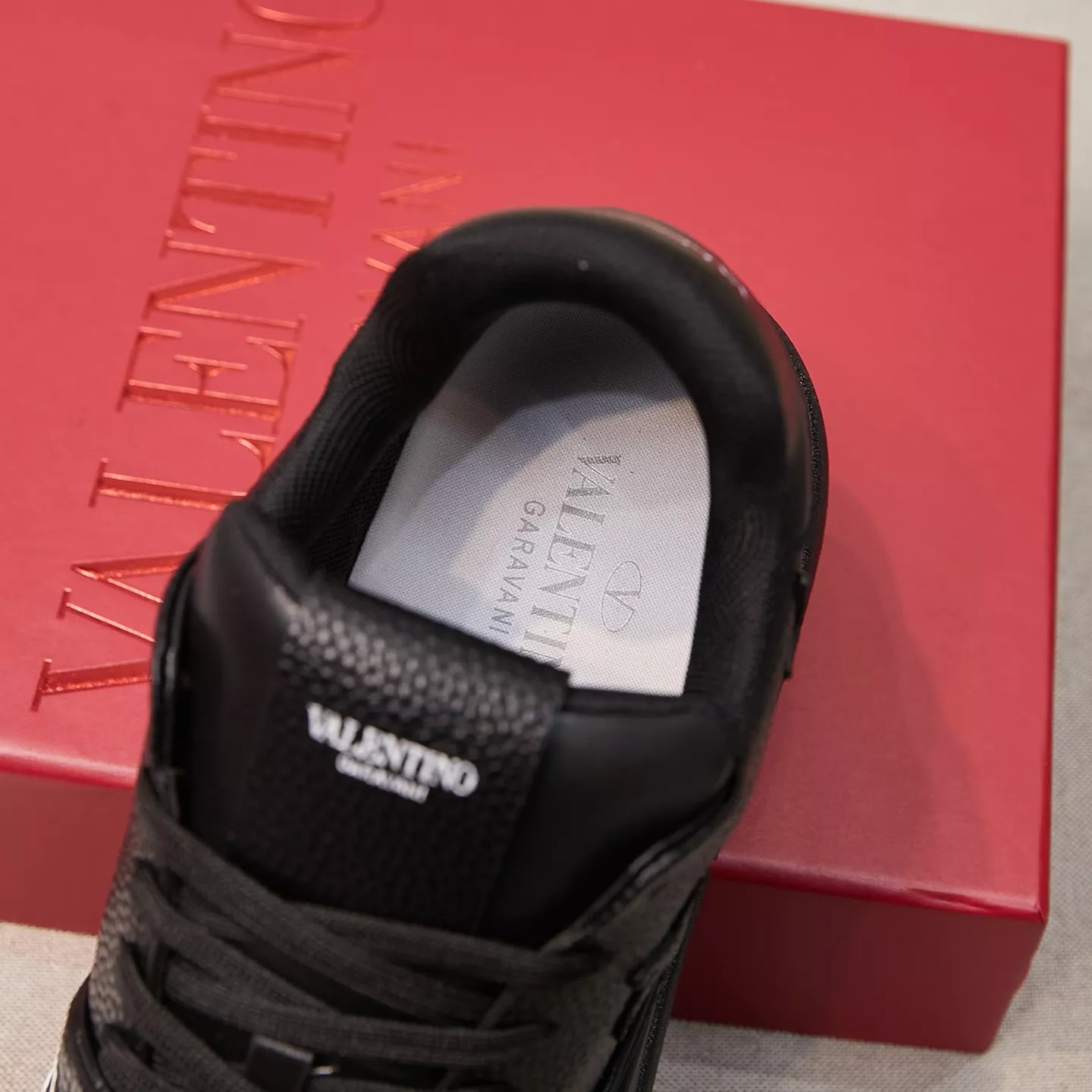 Valentino Casual Shoes For Men Durable 7007