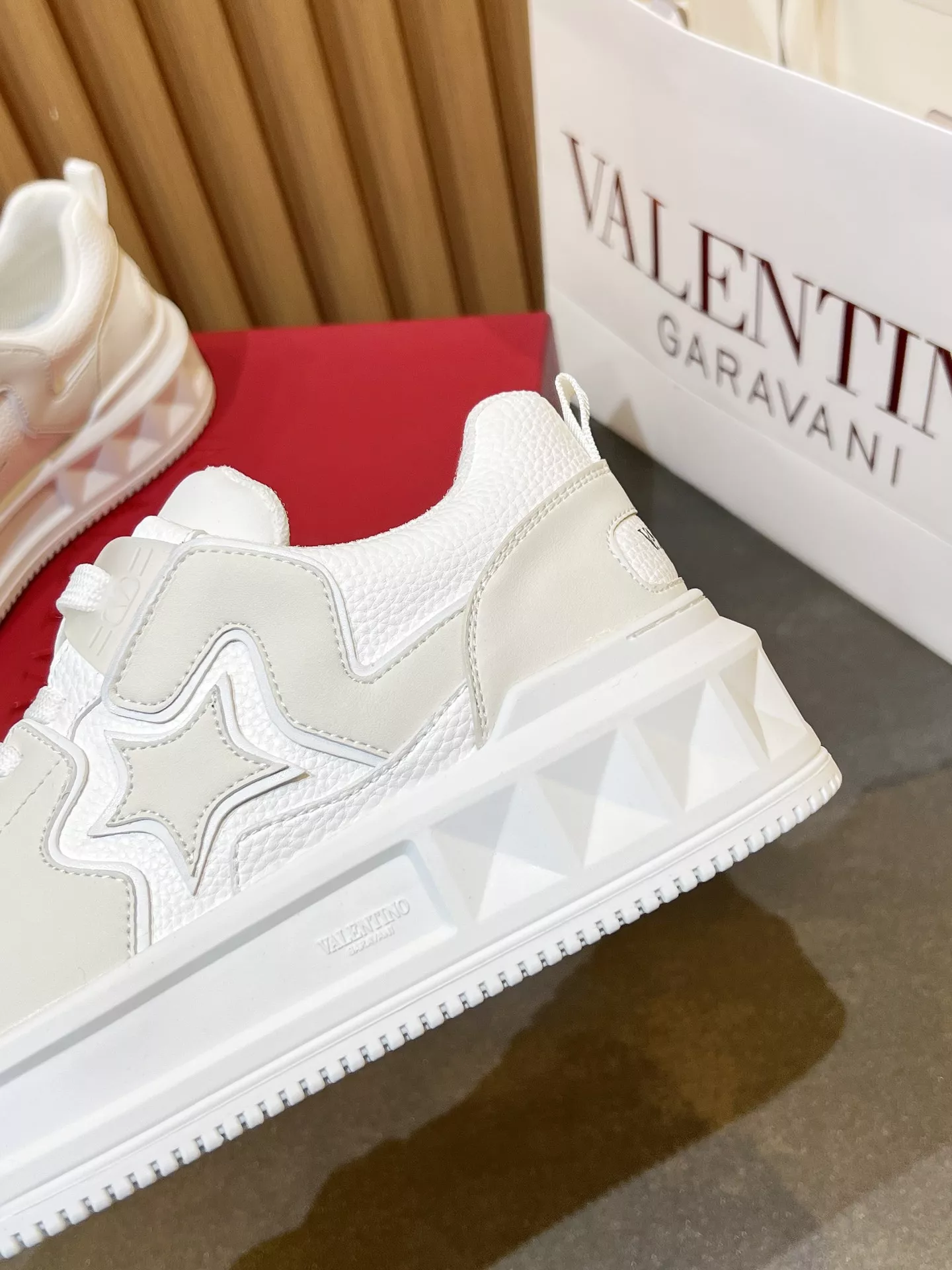 Valentino Casual Shoes For Women Minimalist 9647