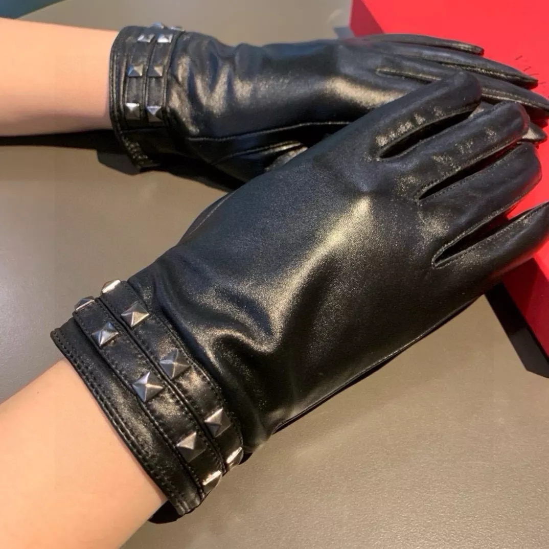 Valentino Gloves For Women AllSeason 5232
