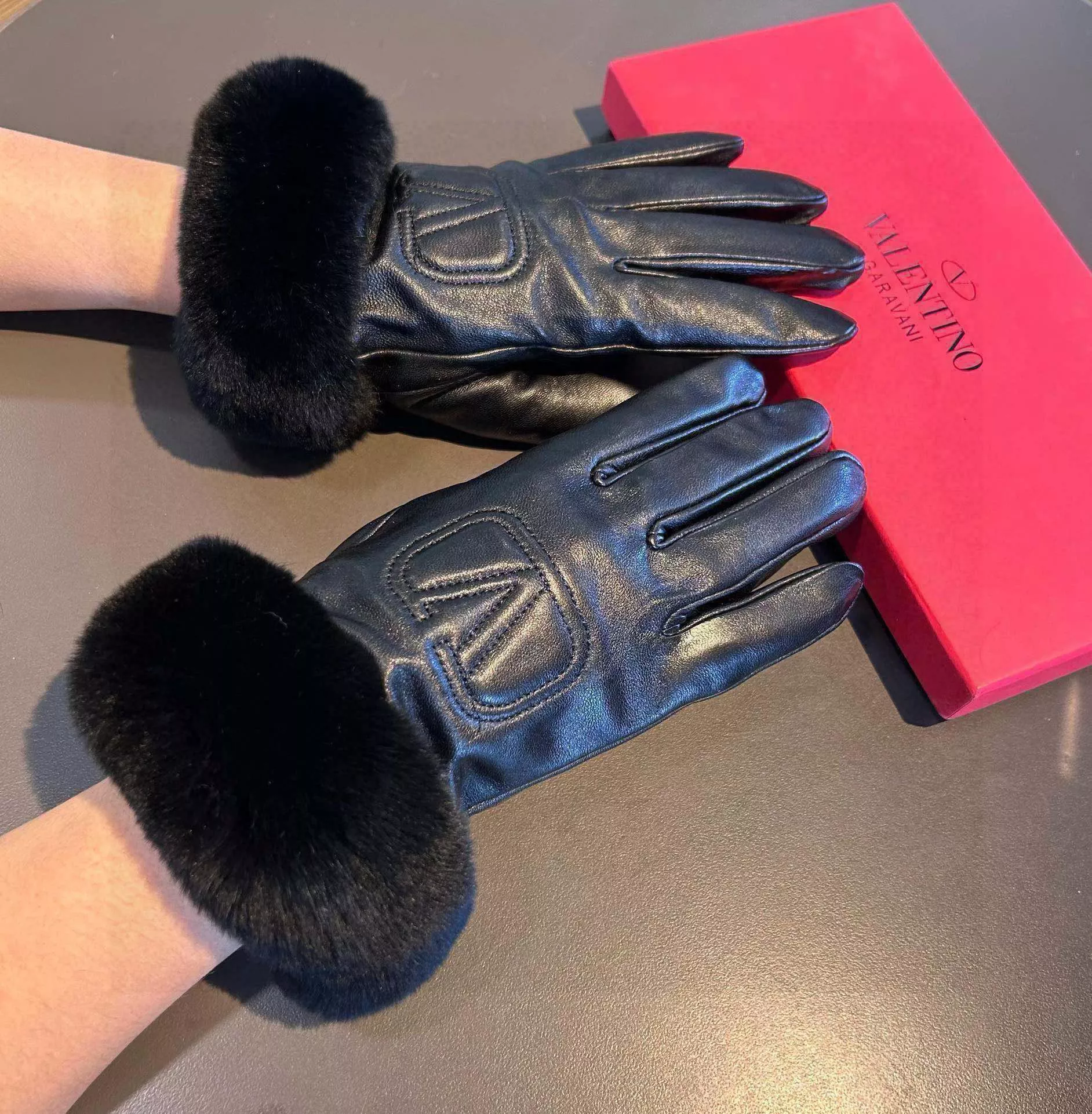 Valentino Gloves For Women Resilient 9943