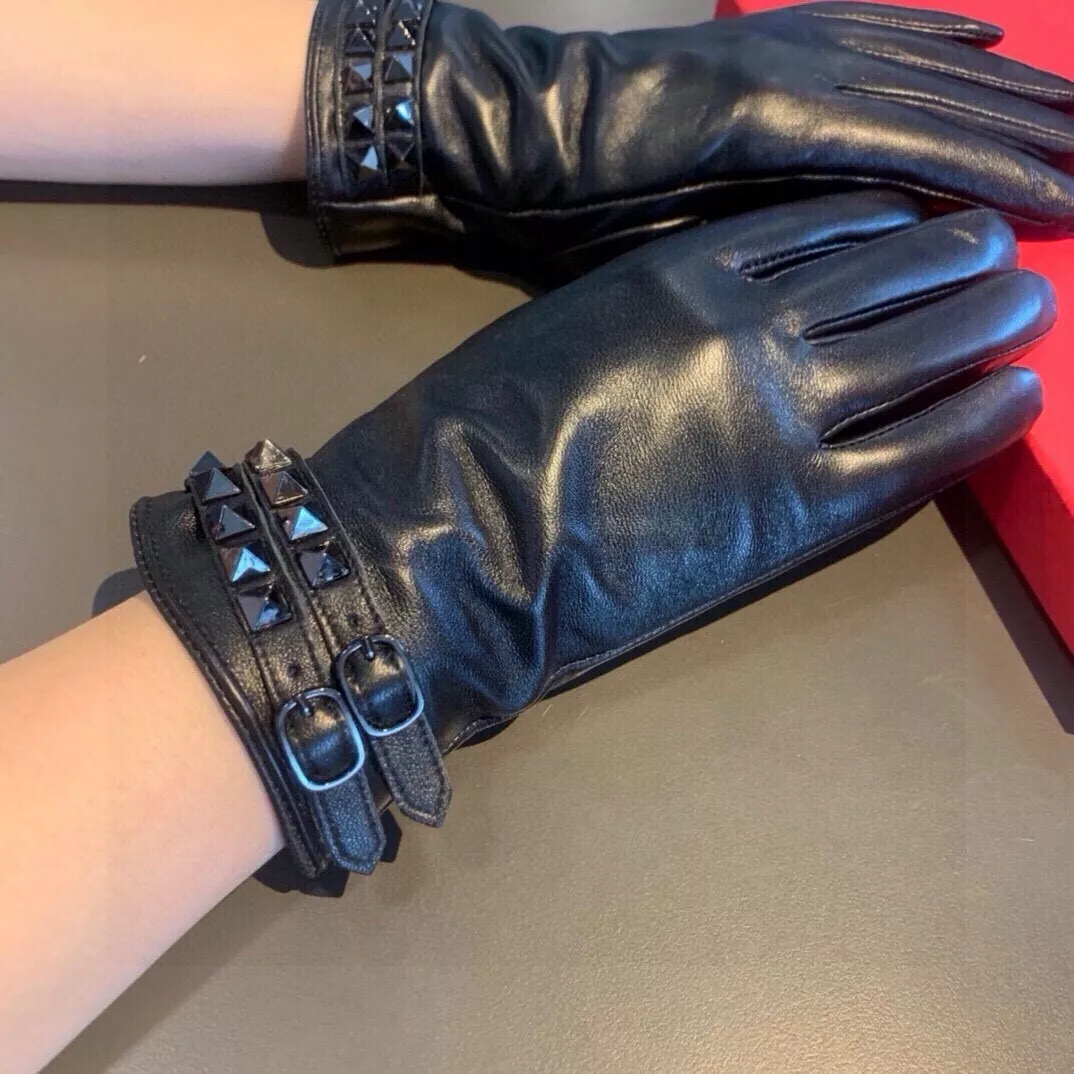 Valentino Gloves For Women Trendsetting 8042