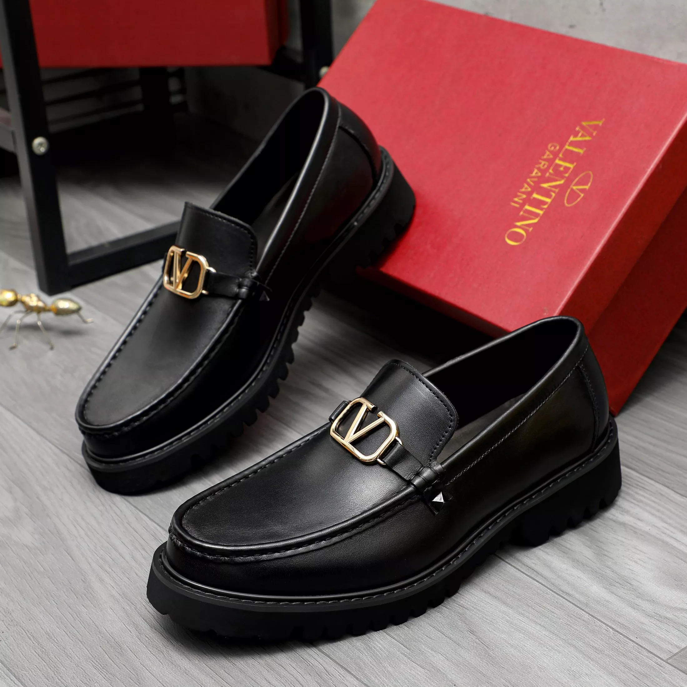 Valentino Leather Shoes For Men Affordable 3273
