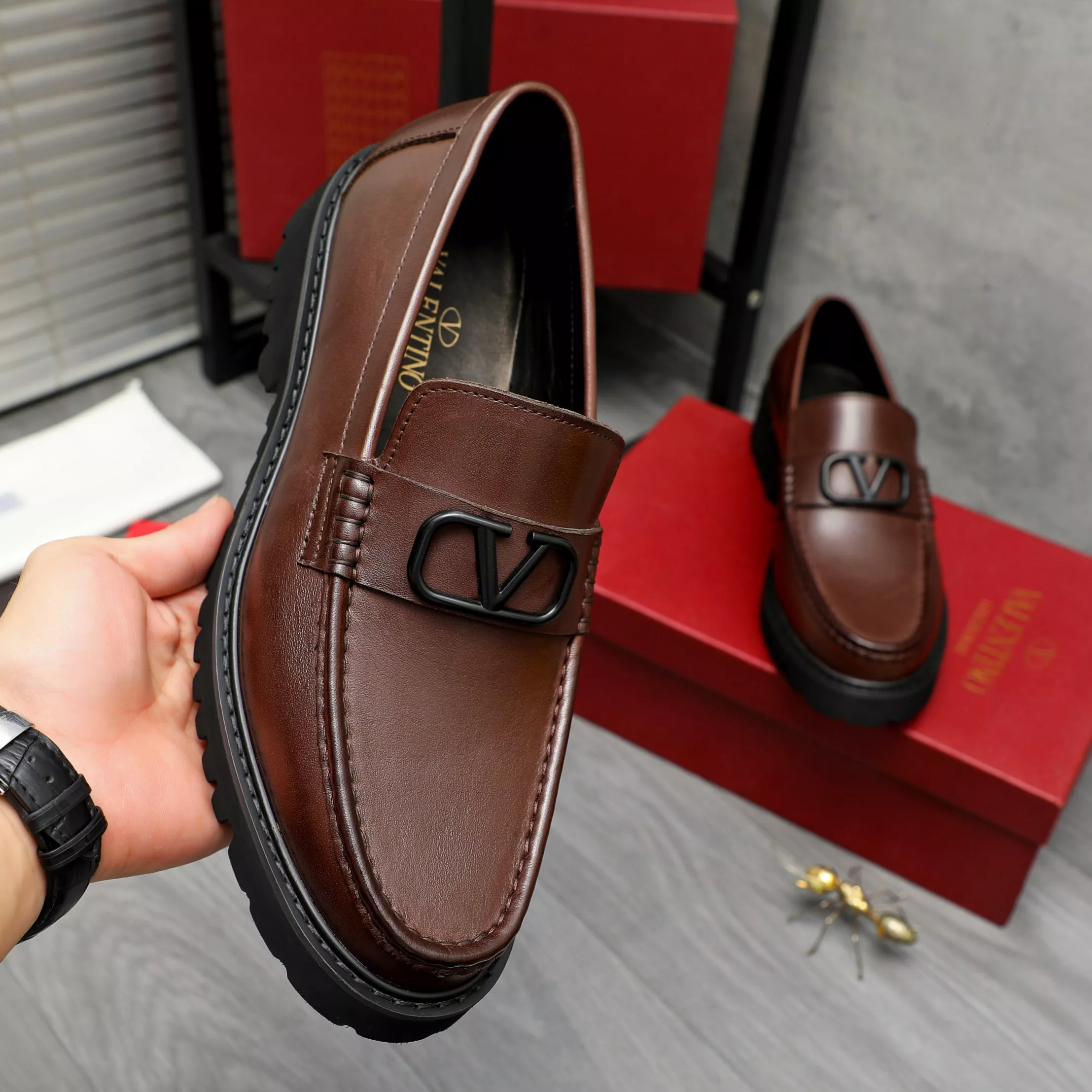 Valentino Leather Shoes For Men Durable 2548