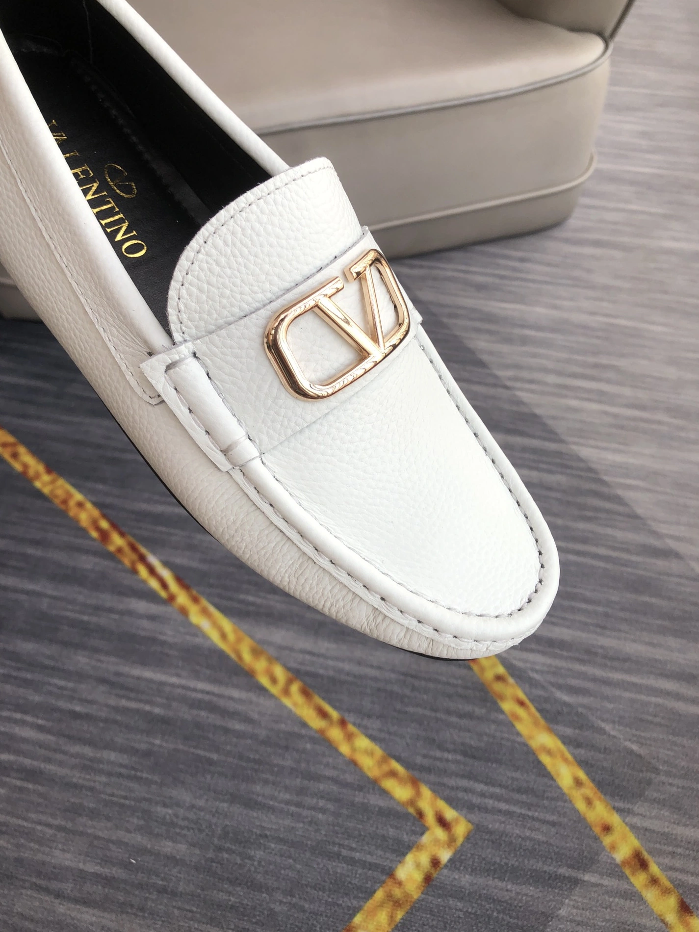 Valentino Leather Shoes For Men EyeCatching 6528