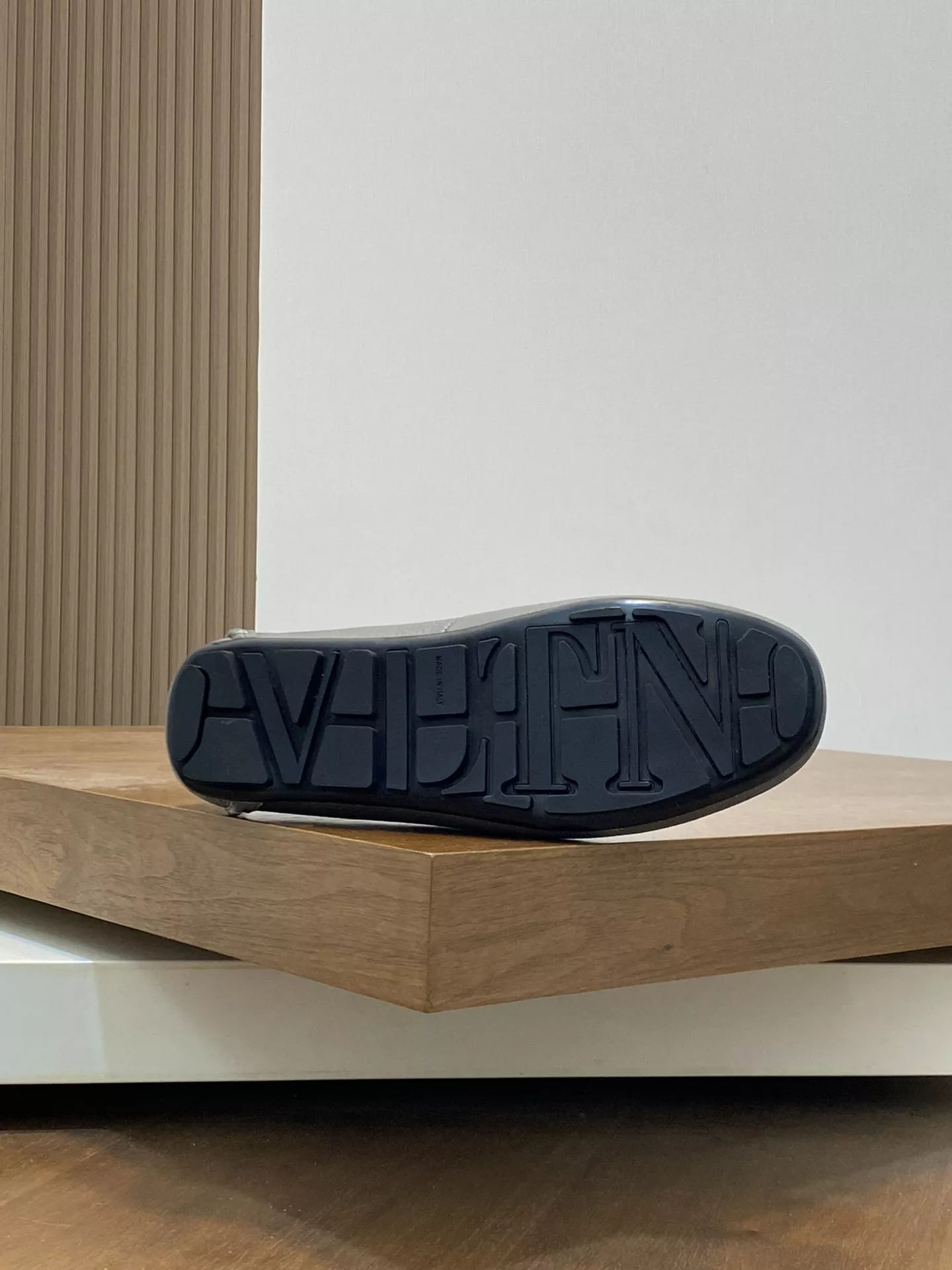 Valentino Leather Shoes For Men UrbanStyle 1897