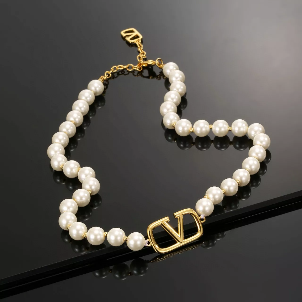 Valentino Necklaces For Women Elegant 3036