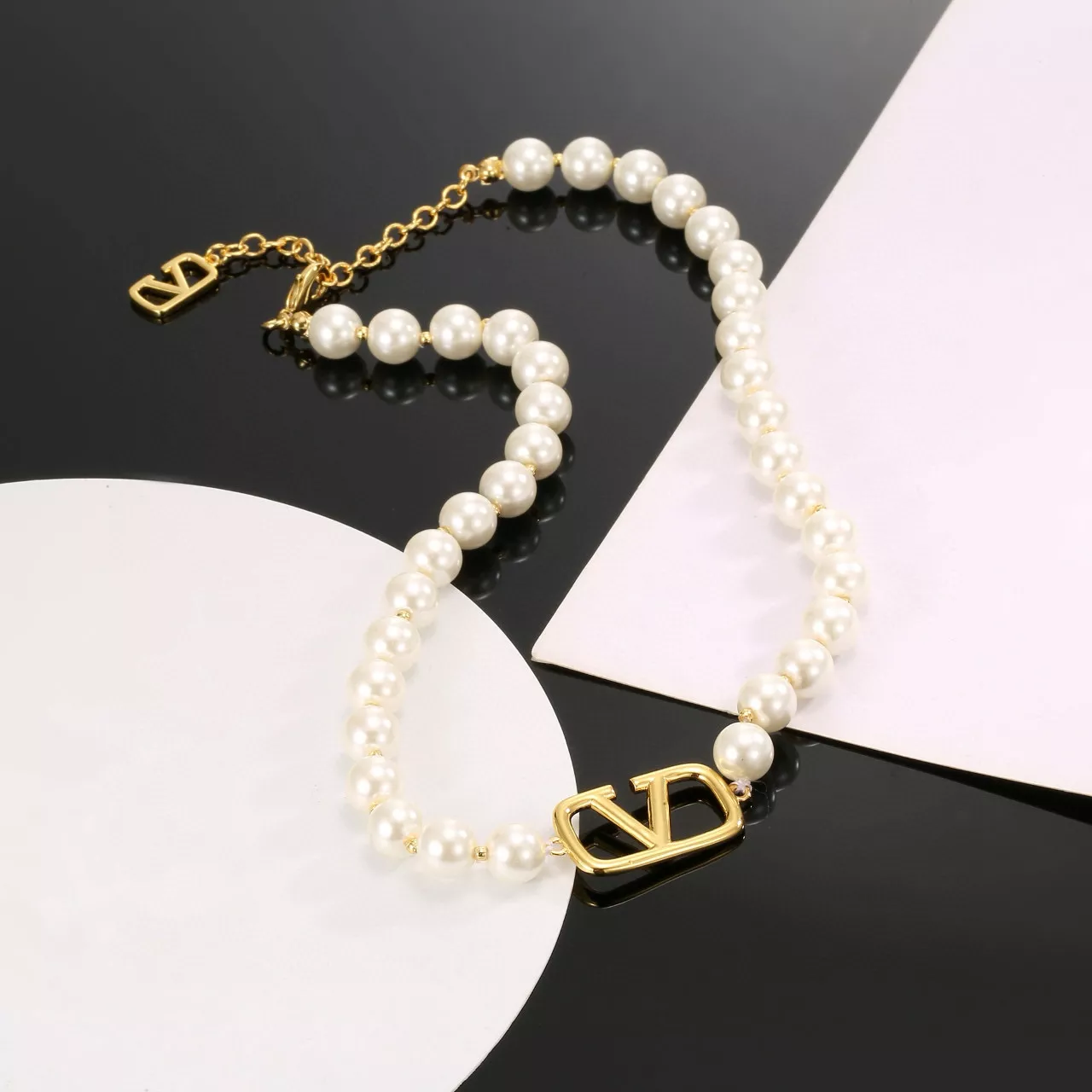 Valentino Necklaces For Women Elegant 3036