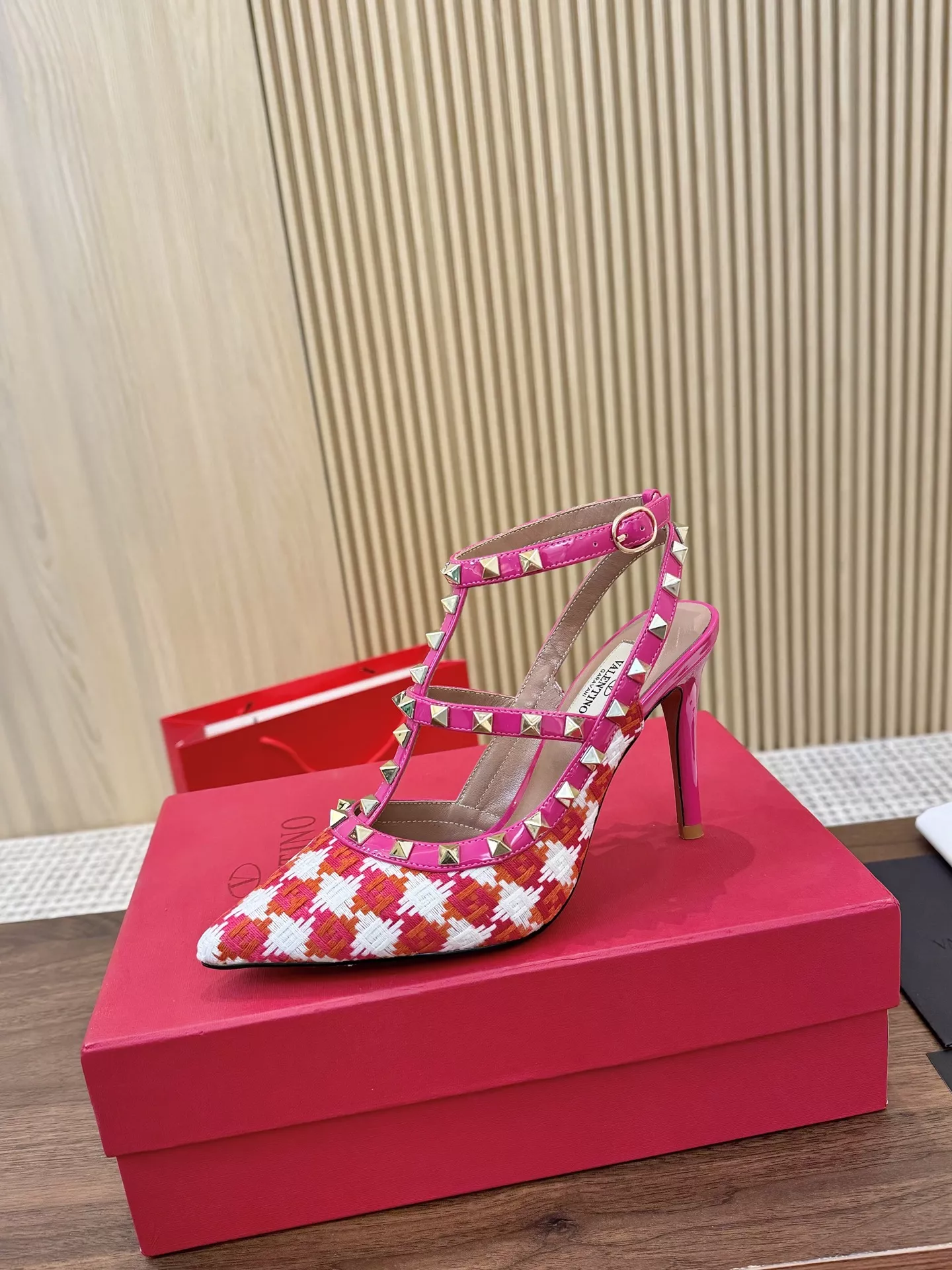 Valentino Sandal For Women EasyMatch 3734
