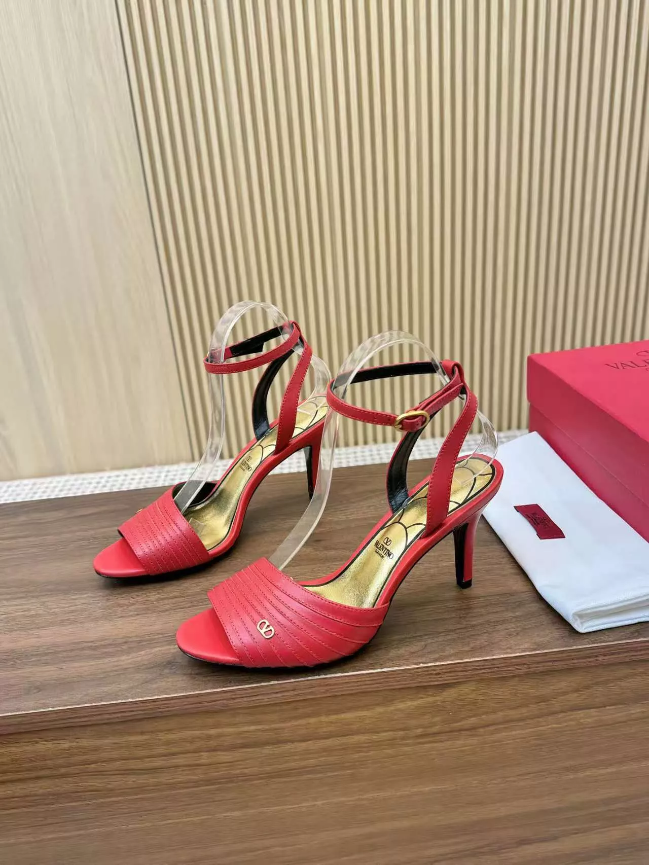 Valentino Sandal For Women EasyMatch 4925