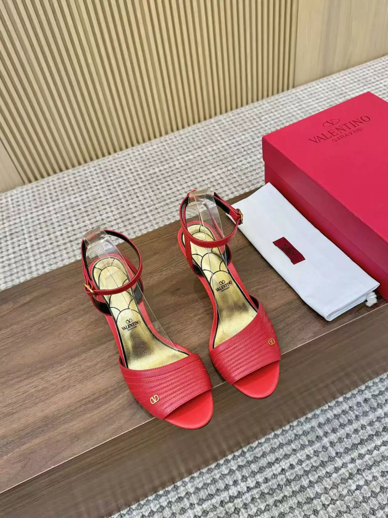 Valentino Sandal For Women EasyMatch 4925