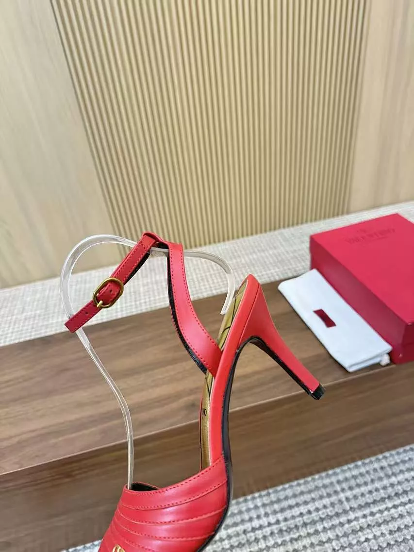 Valentino Sandal For Women EasyMatch 4925