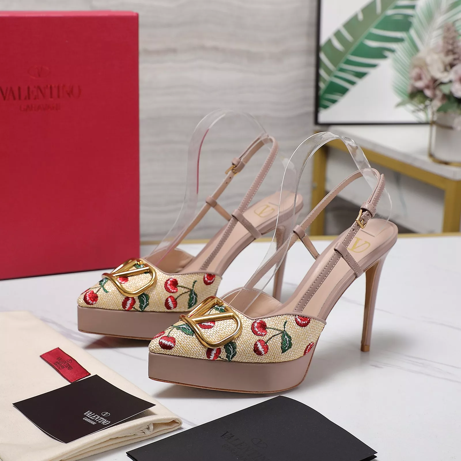 Valentino Sandal For Women Functional 1143