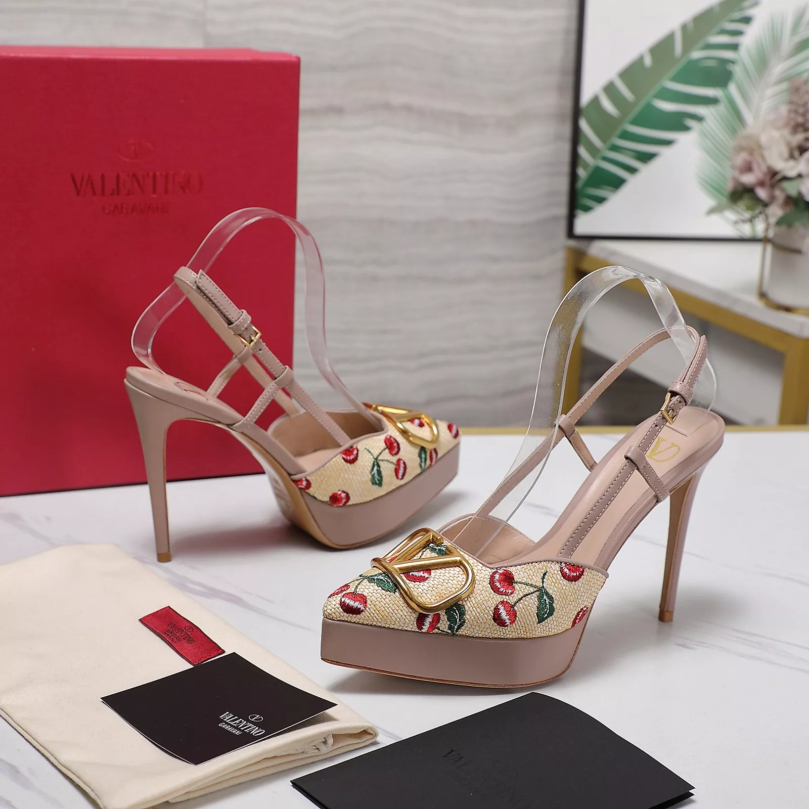 Valentino Sandal For Women Functional 1143