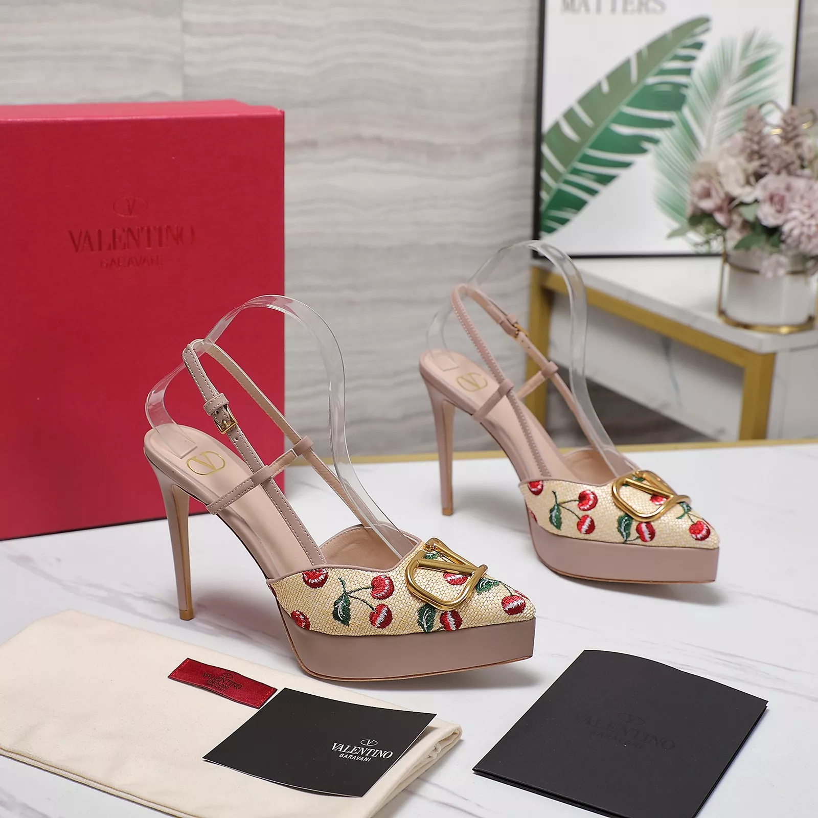 Valentino Sandal For Women Functional 1143