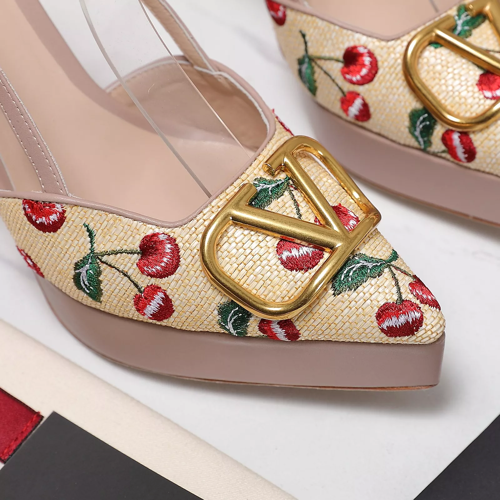 Valentino Sandal For Women Functional 1143
