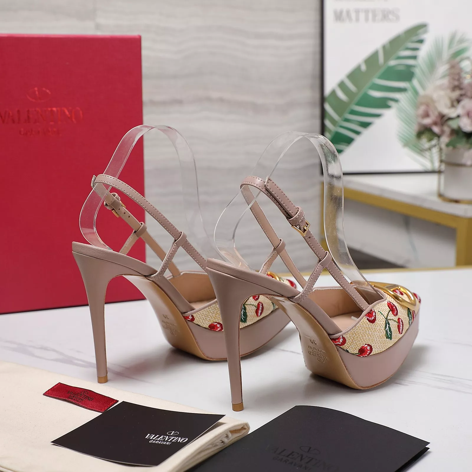 Valentino Sandal For Women Functional 1143