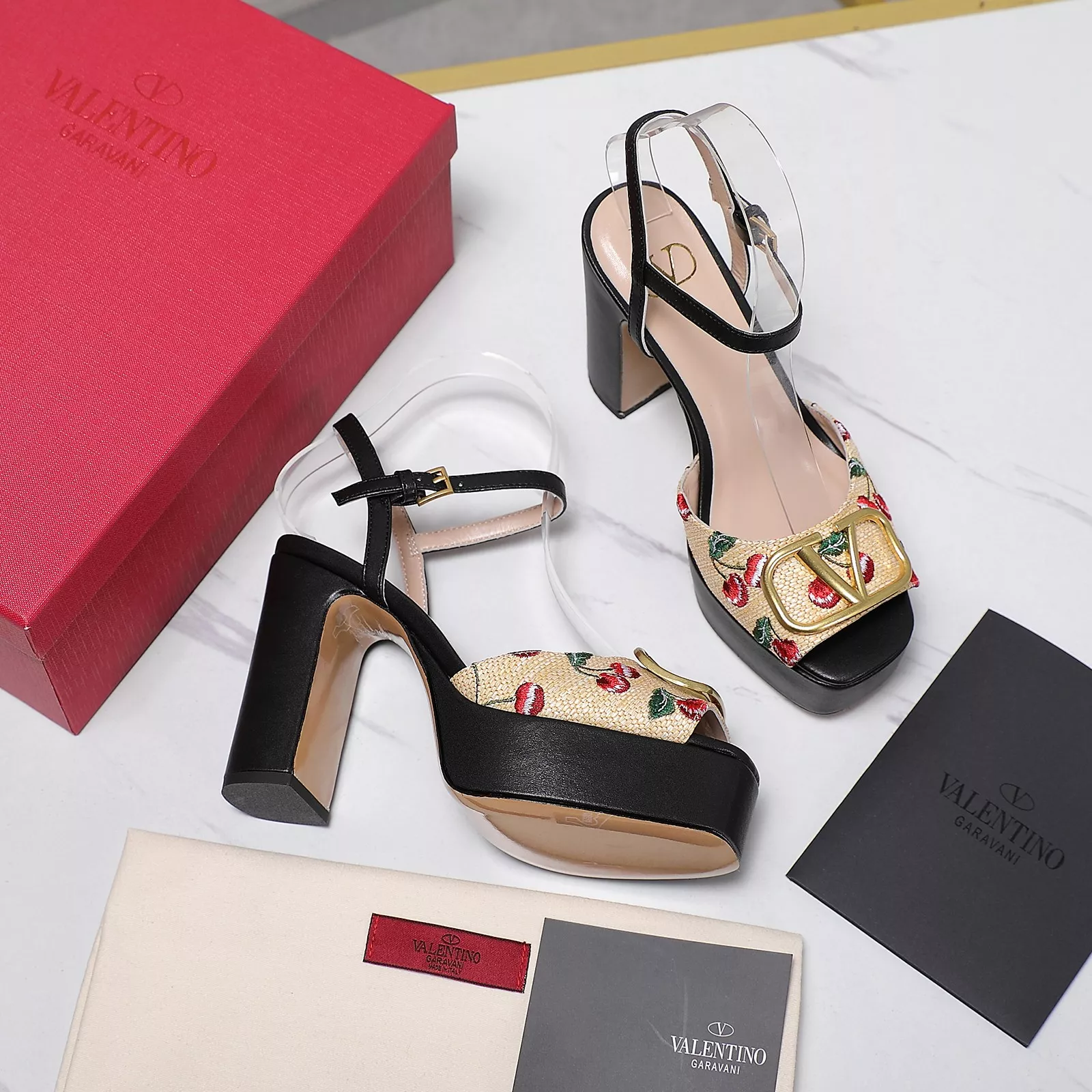 Valentino Sandal For Women Practical 7900