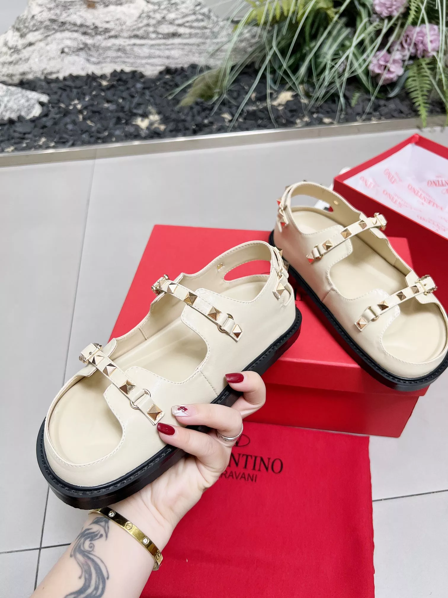 Valentino Sandal For Women Resilient 6991