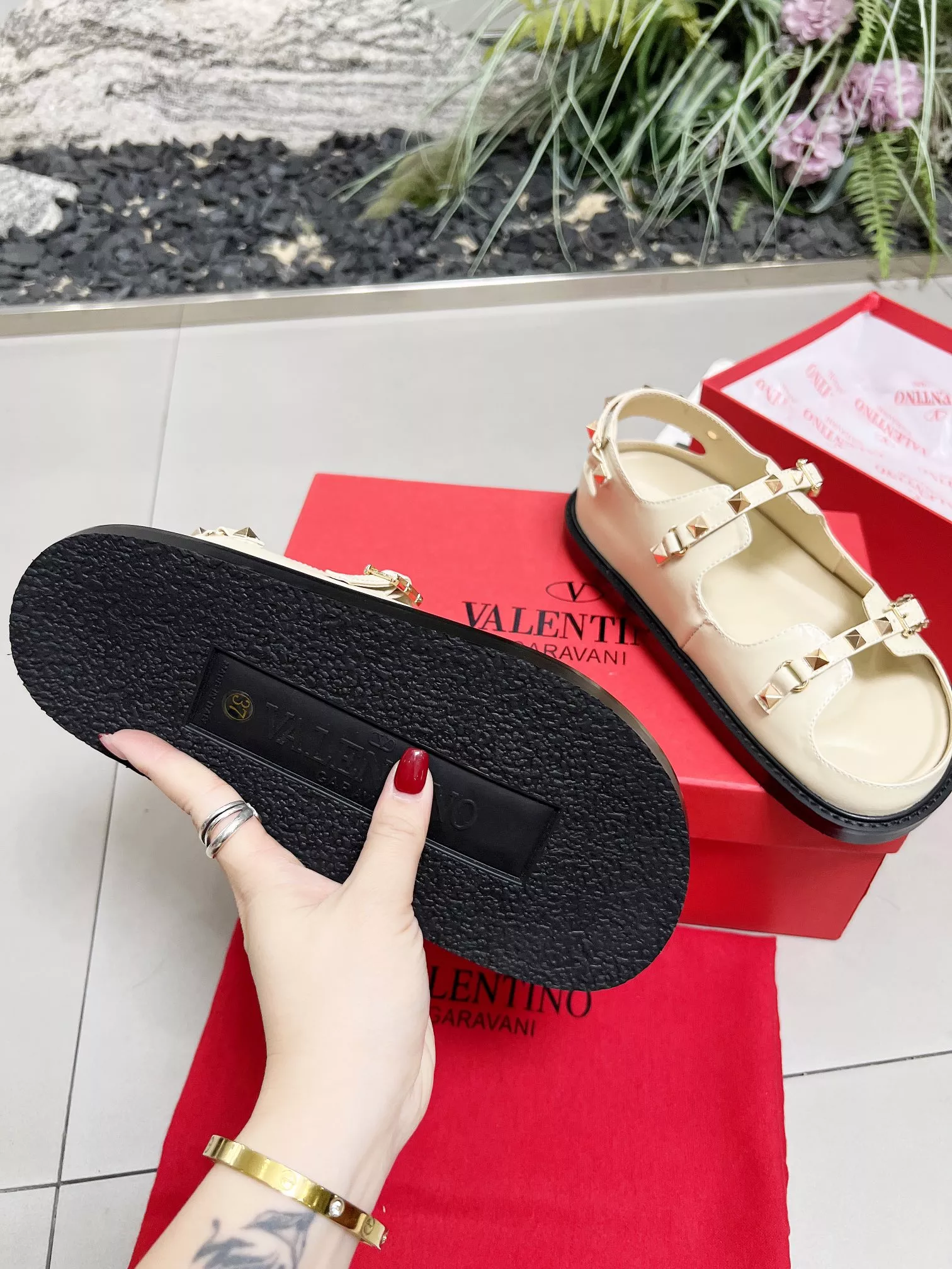 Valentino Sandal For Women Resilient 6991