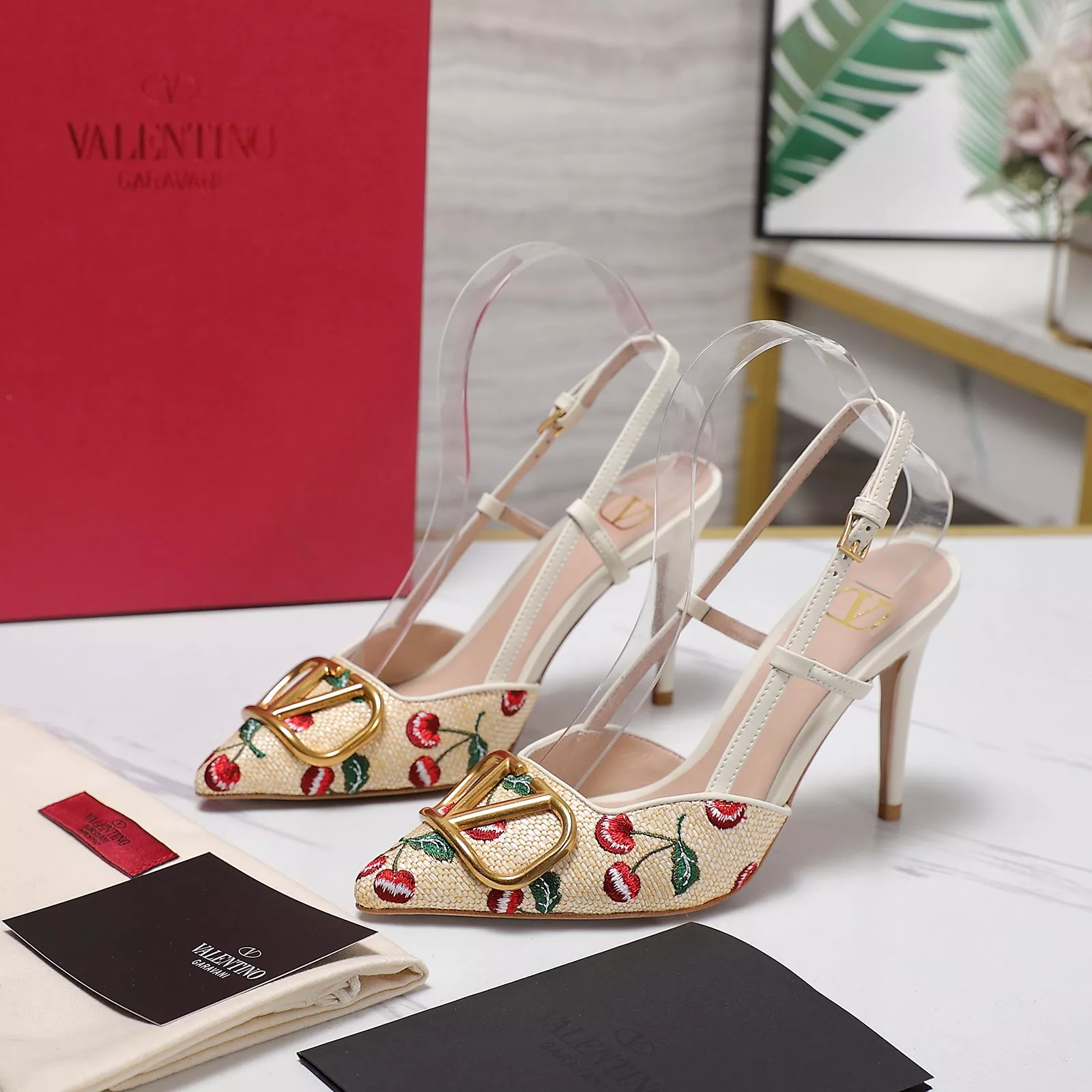 Valentino Sandal For Women Sleek 2738