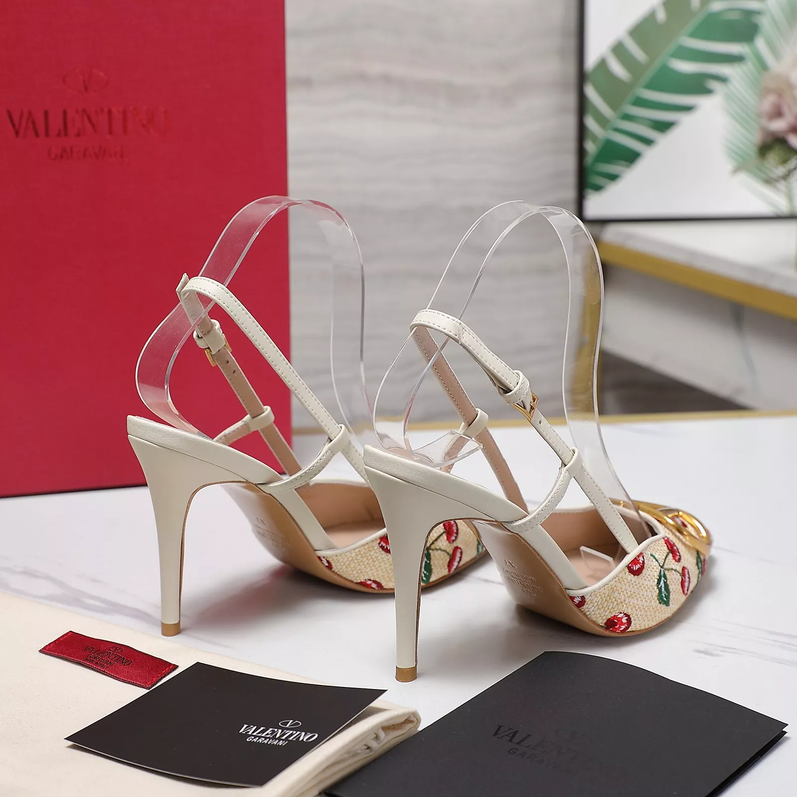 Valentino Sandal For Women Sleek 2738