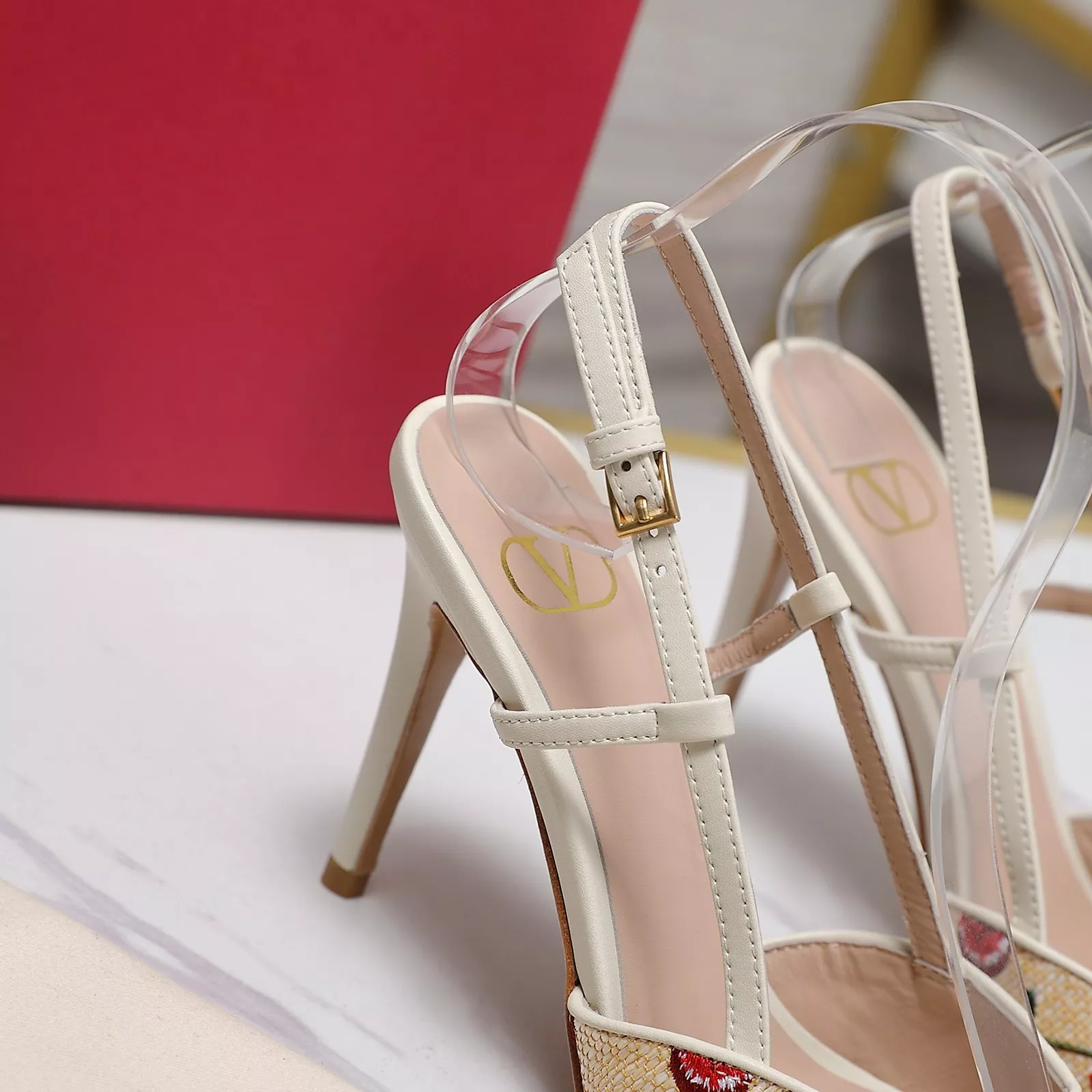 Valentino Sandal For Women Sleek 2738